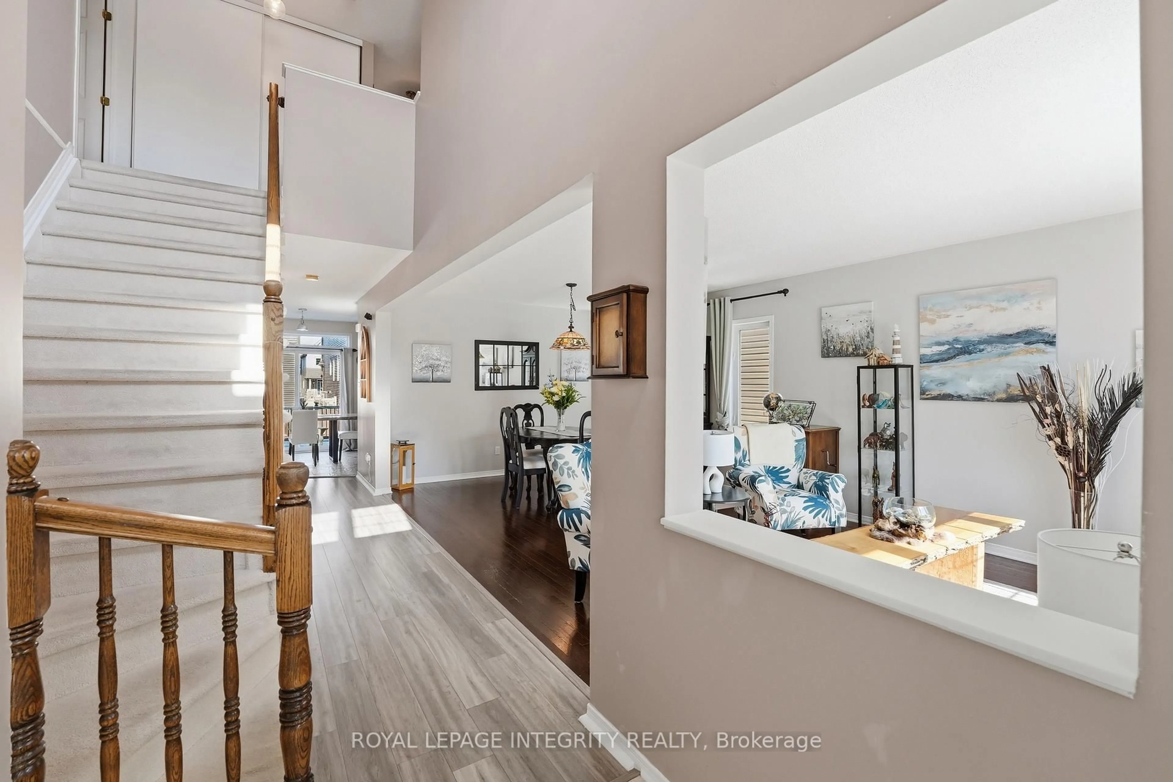 Indoor entryway for 127 Stoney Pond Crt, Ottawa Ontario K2S 2E6