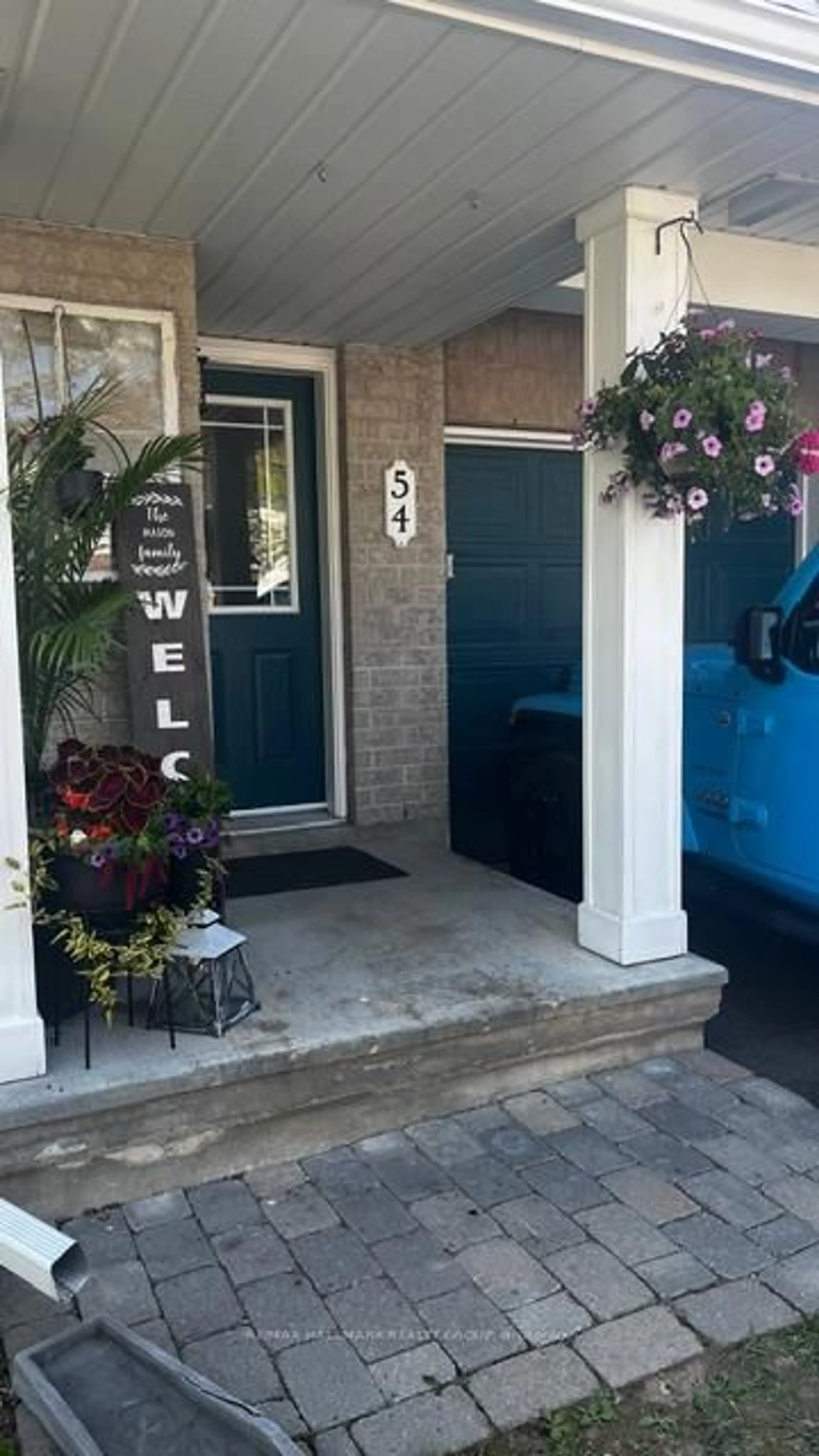 Indoor entryway for 54 Charleston St, Ottawa Ontario K2G 7G1