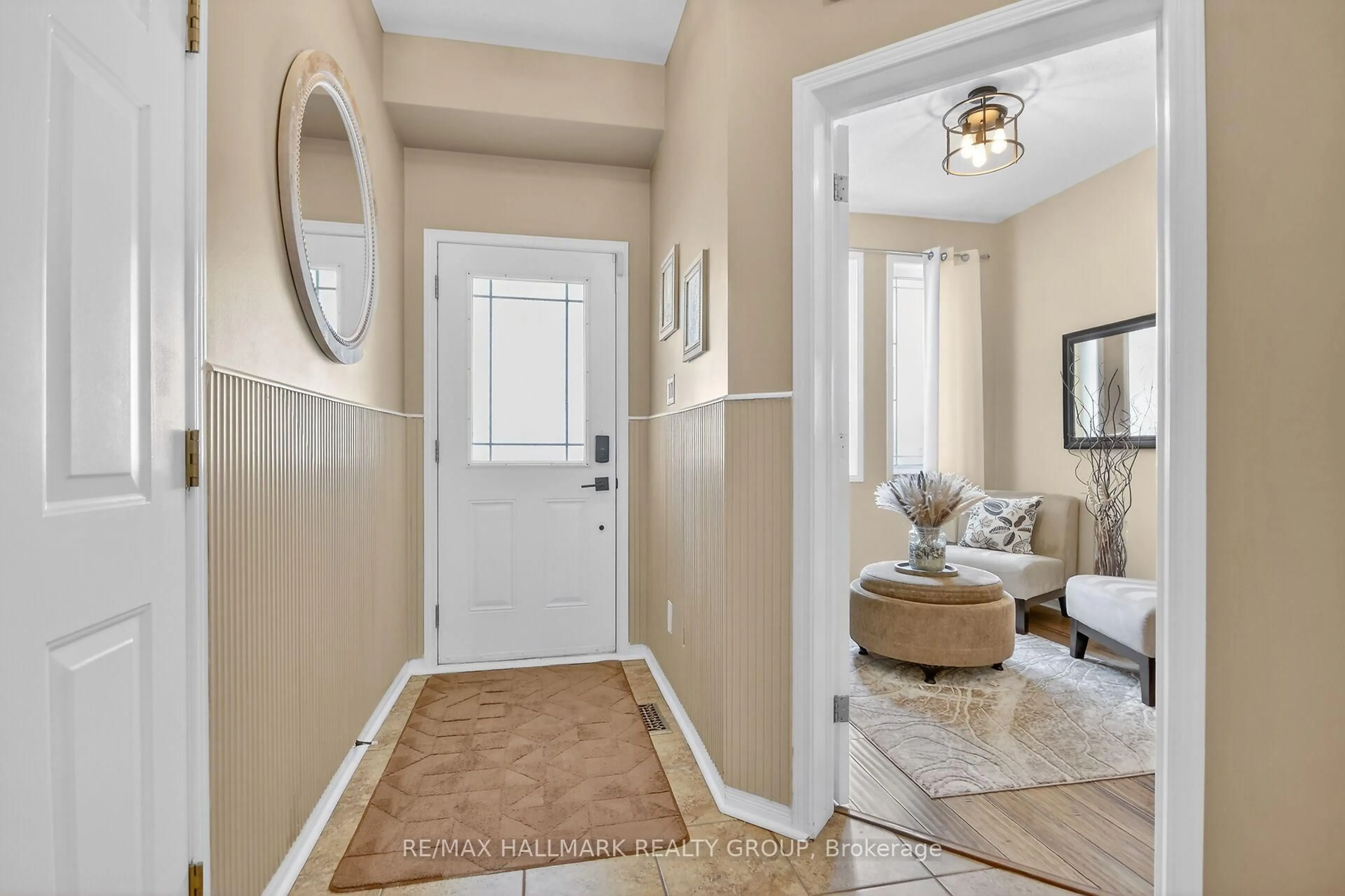 Indoor entryway for 54 Charleston St, Ottawa Ontario K2G 7G1