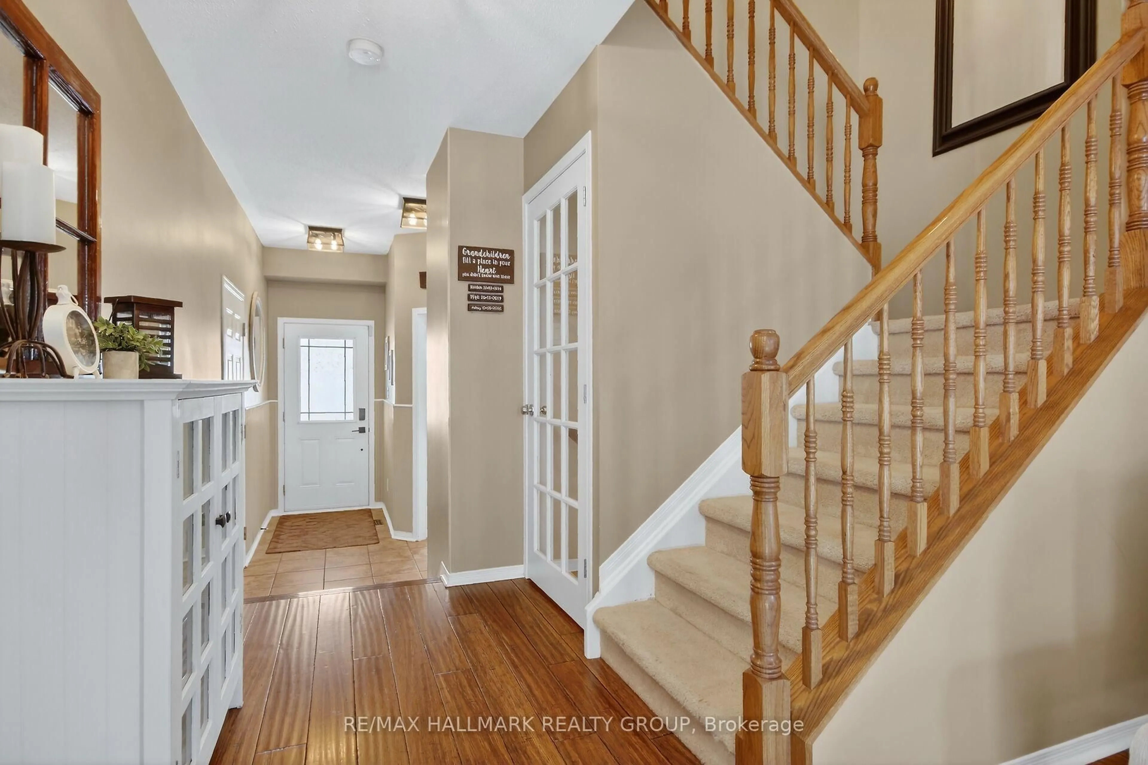 Indoor entryway for 54 Charleston St, Ottawa Ontario K2G 7G1