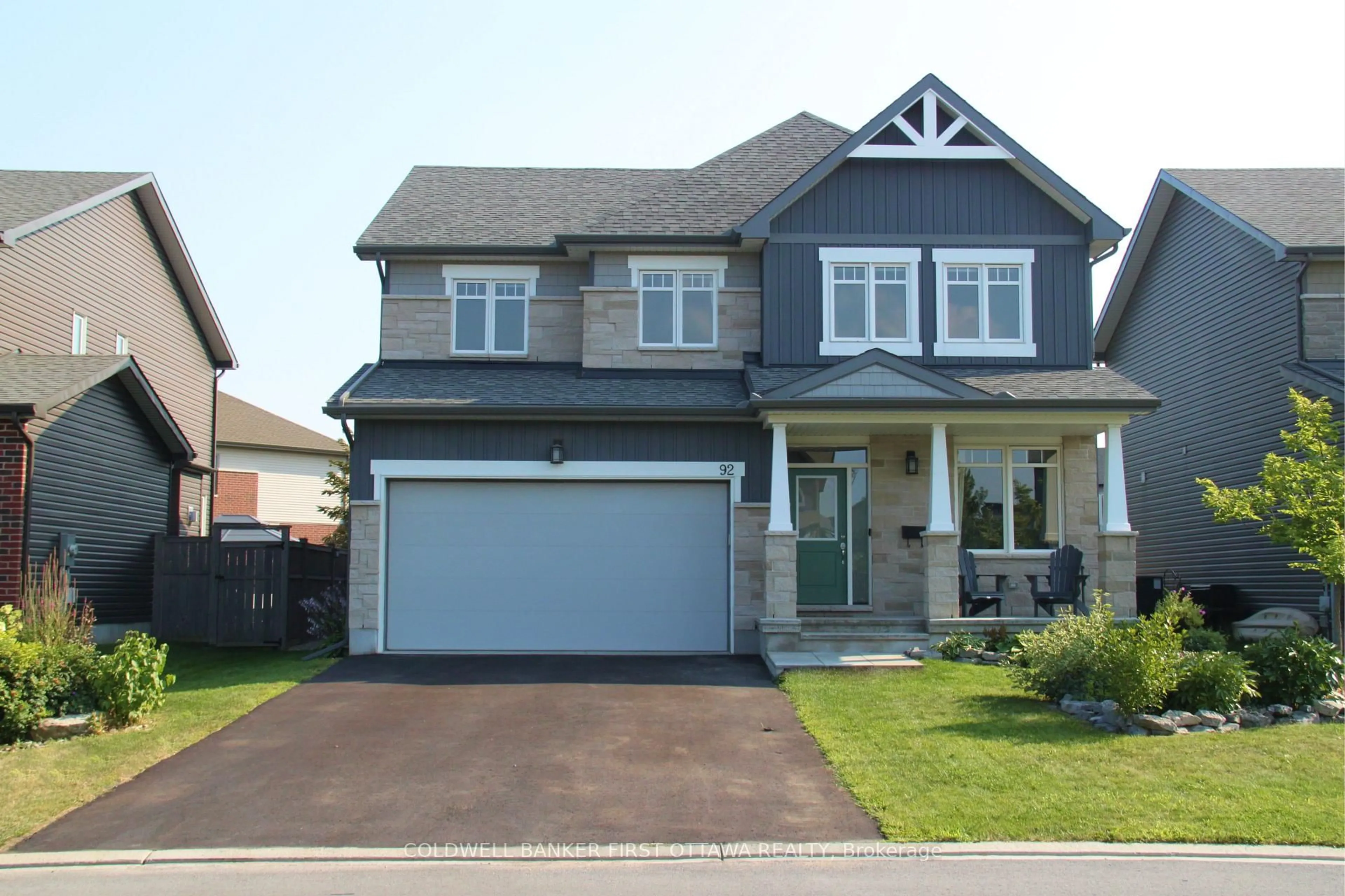 Home with vinyl exterior material, street for 92 Morris St, Carleton Place Ontario K7C 0H1