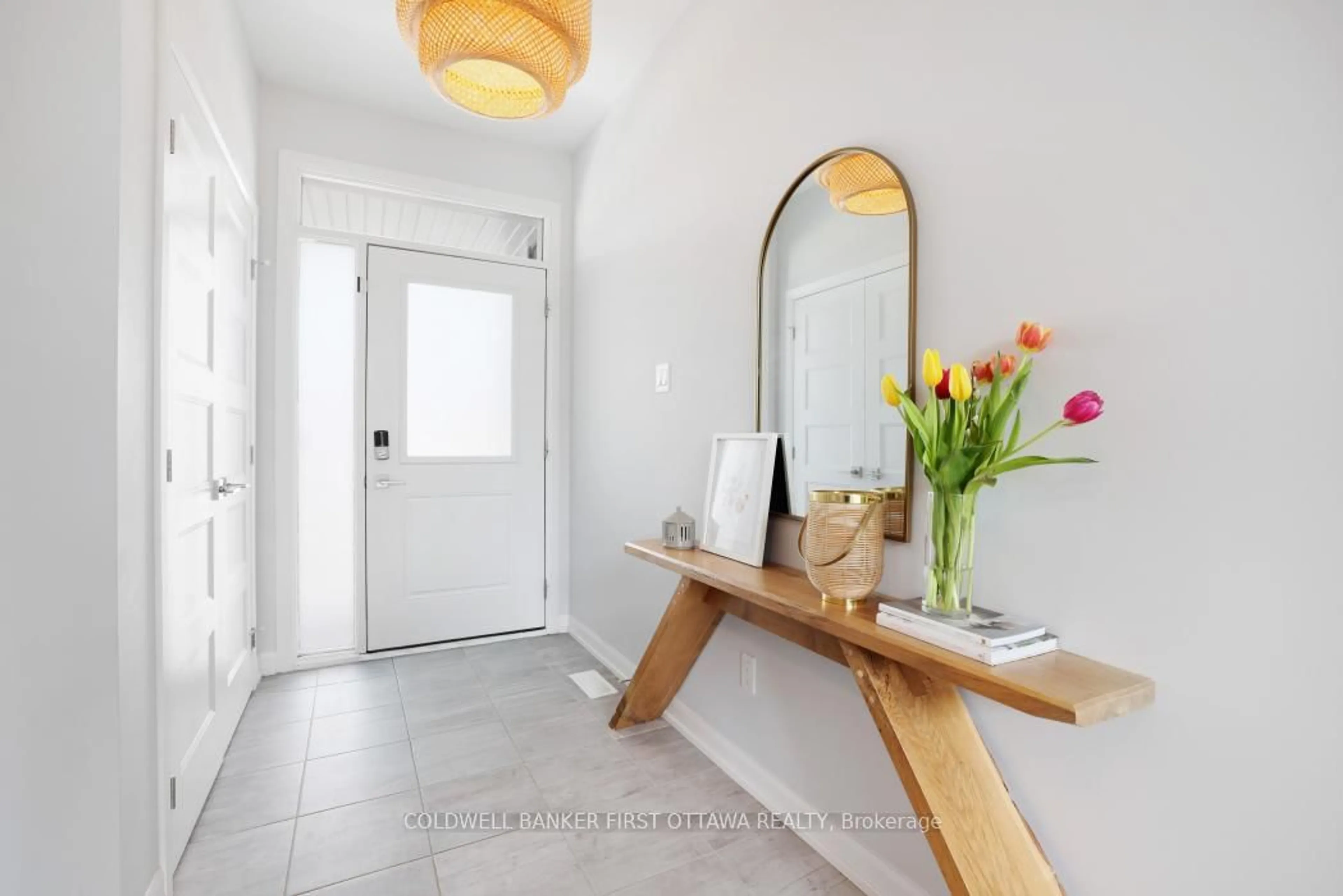 Indoor entryway for 92 Morris St, Carleton Place Ontario K7C 0H1