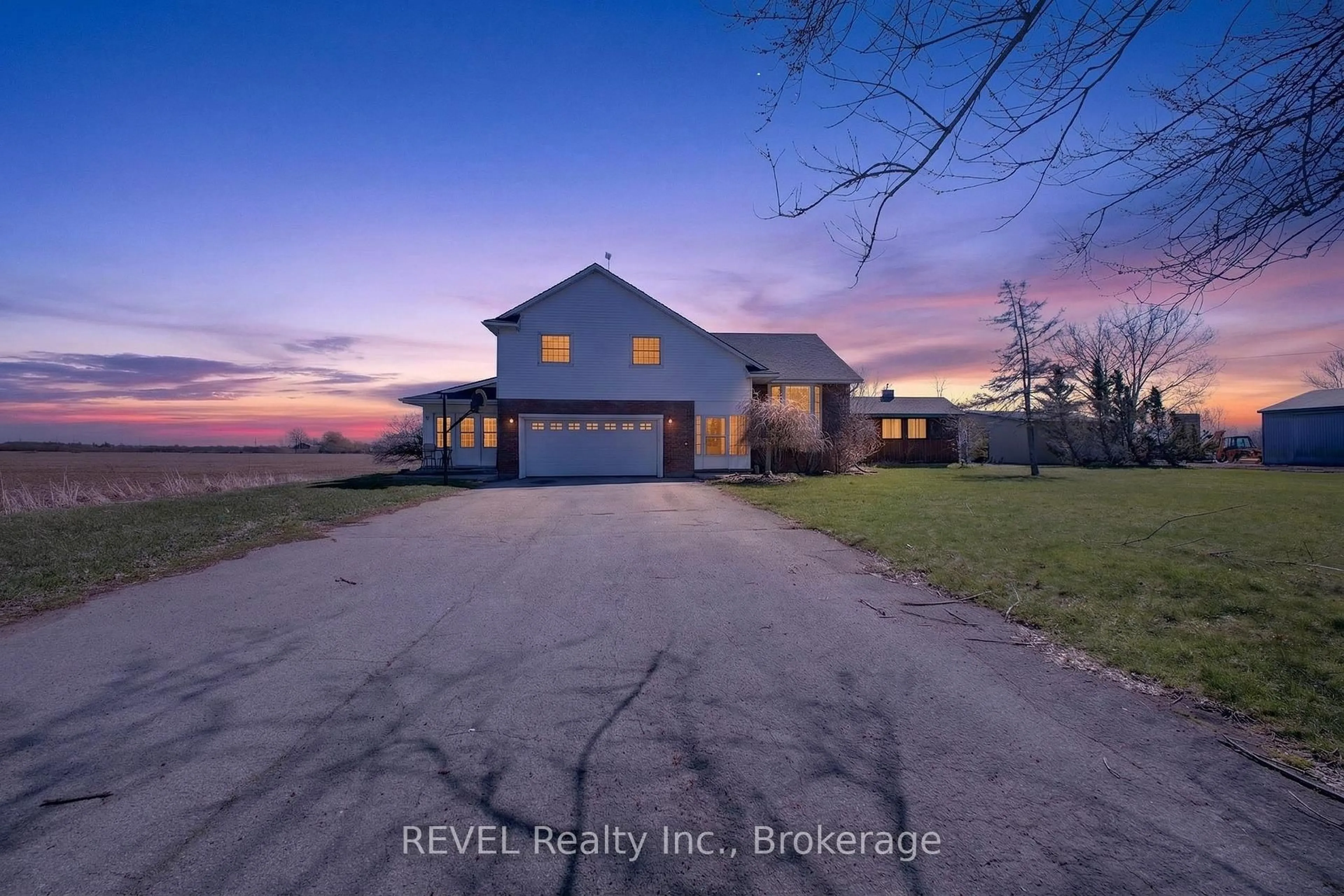 A pic from outside/outdoor area/front of a property/back of a property/a pic from drone, water/lake/river/ocean view for 1188 Teal Rd, Fort Erie Ontario L0S 1N0