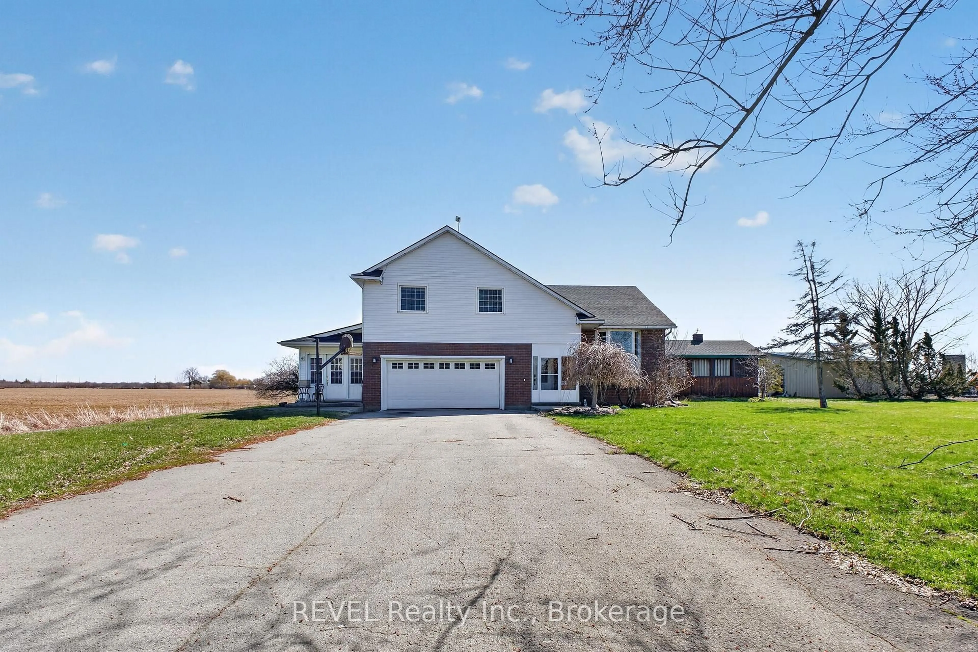 A pic from outside/outdoor area/front of a property/back of a property/a pic from drone, unknown for 1188 Teal Rd, Fort Erie Ontario L0S 1N0