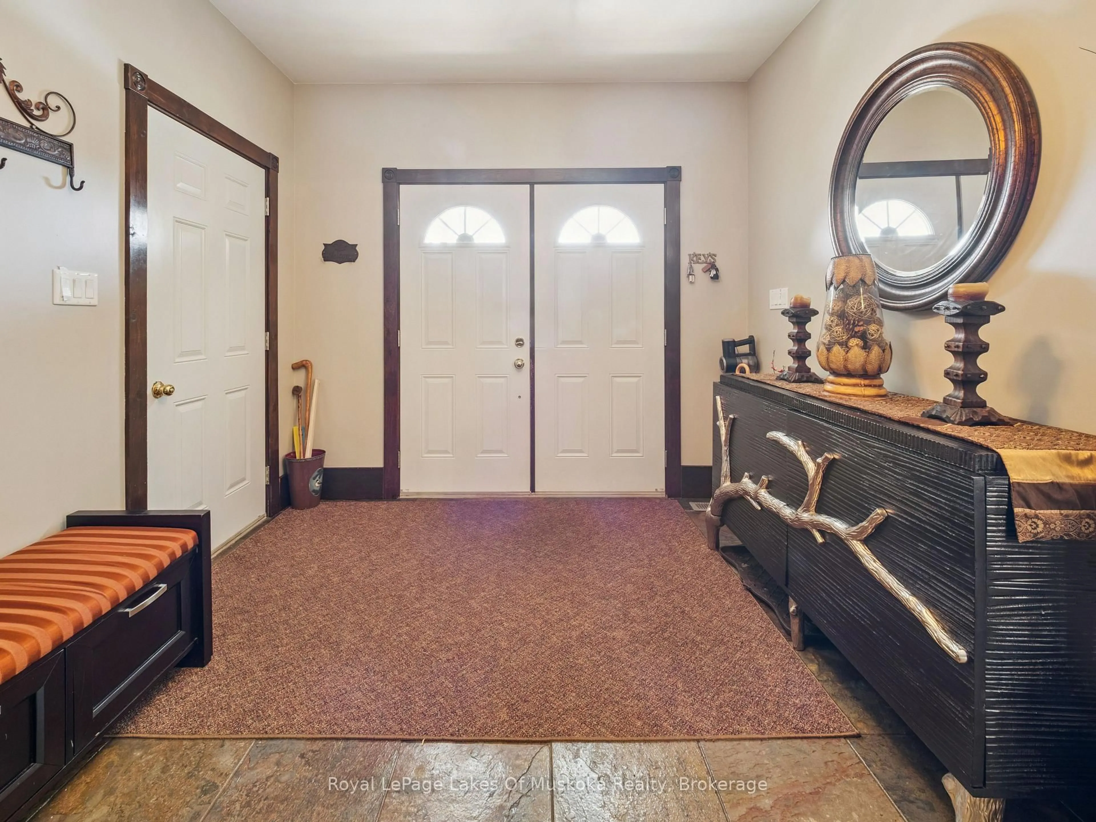 Indoor entryway for 1441 Cedar Lane, Bracebridge Ontario P1L 1W9