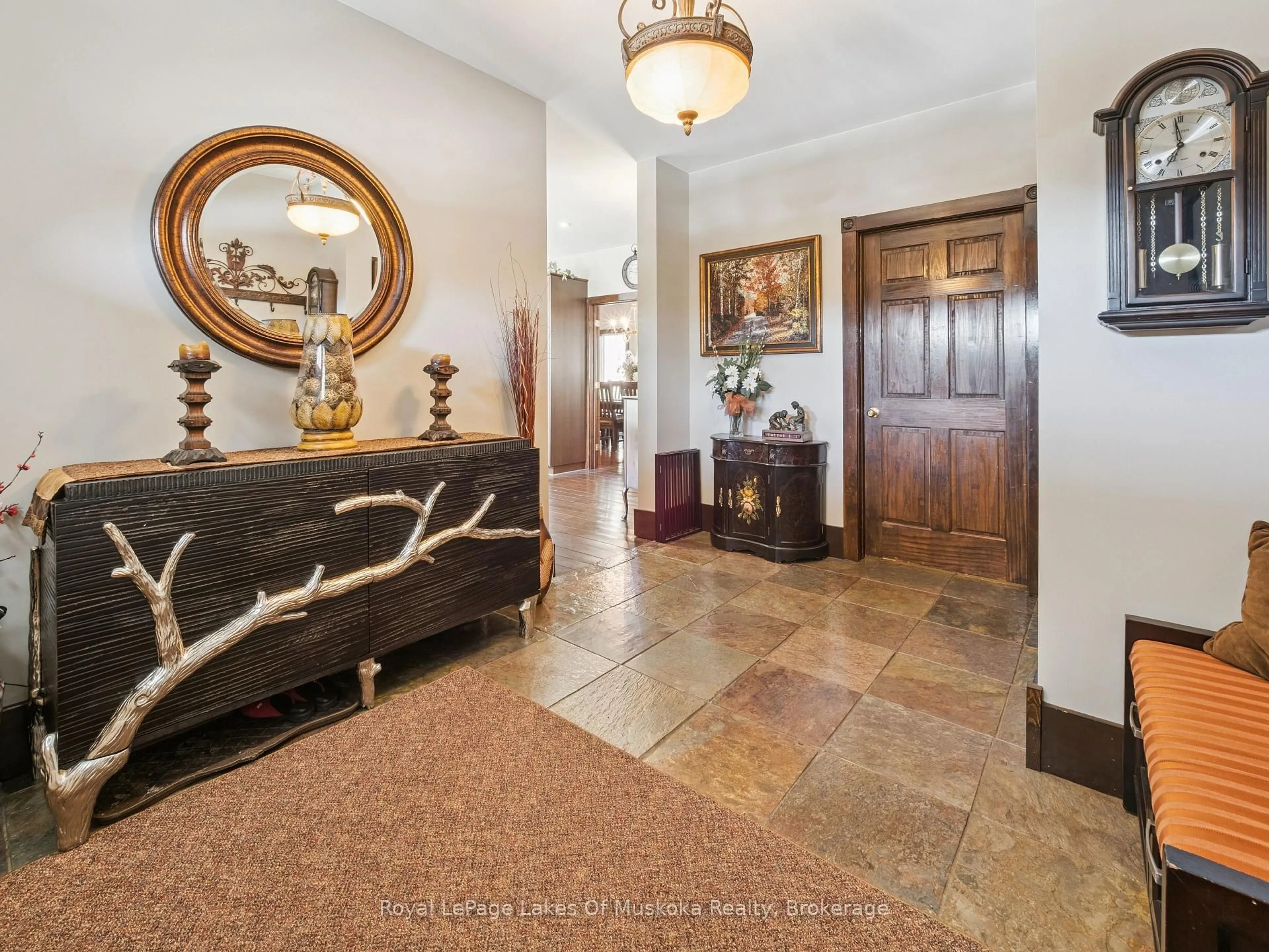 Indoor foyer for 1441 Cedar Lane, Bracebridge Ontario P1L 1W9