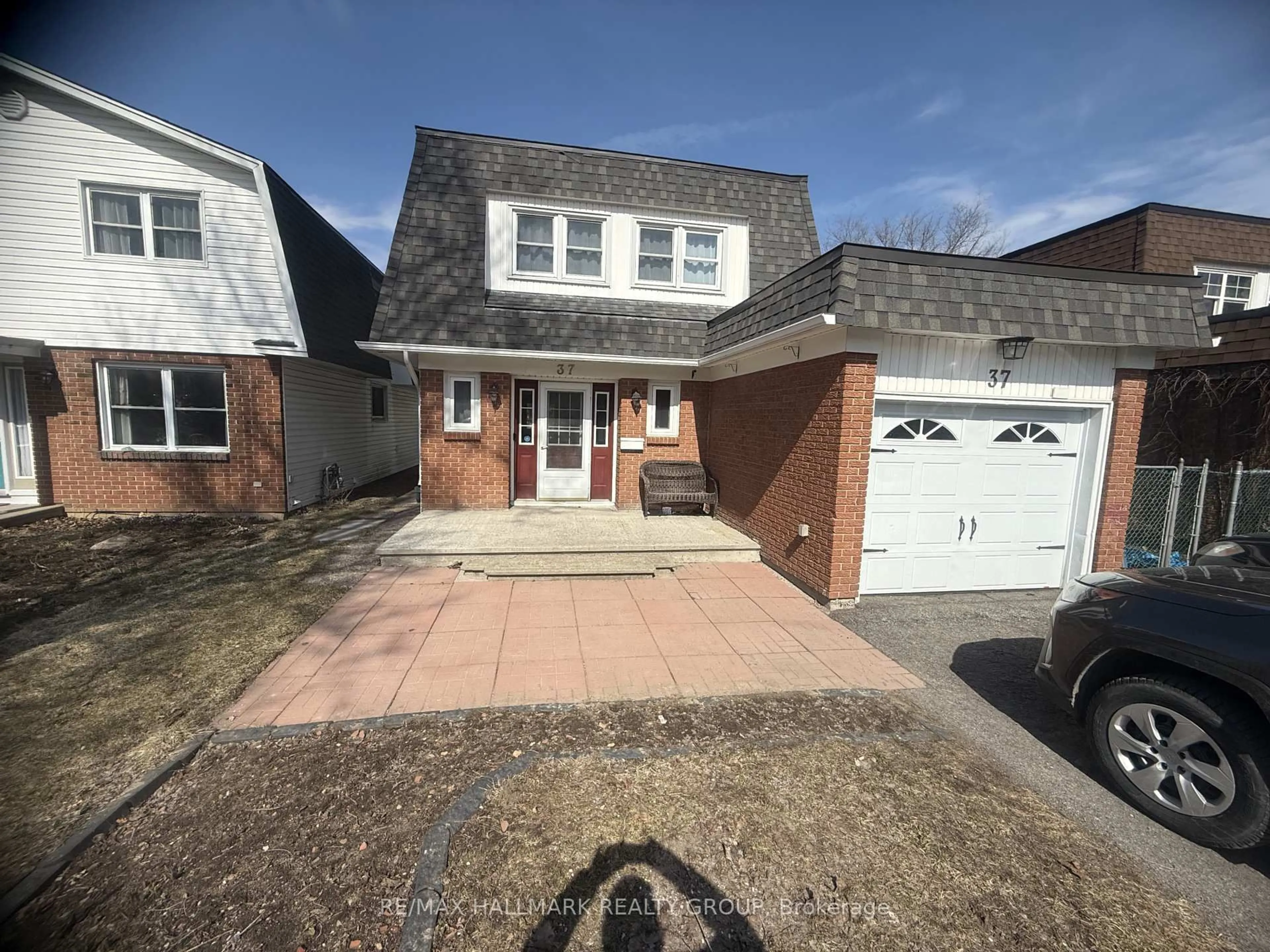 A pic from outside/outdoor area/front of a property/back of a property/a pic from drone, street for 37 Priam Way, Ottawa Ontario K2H 8S7