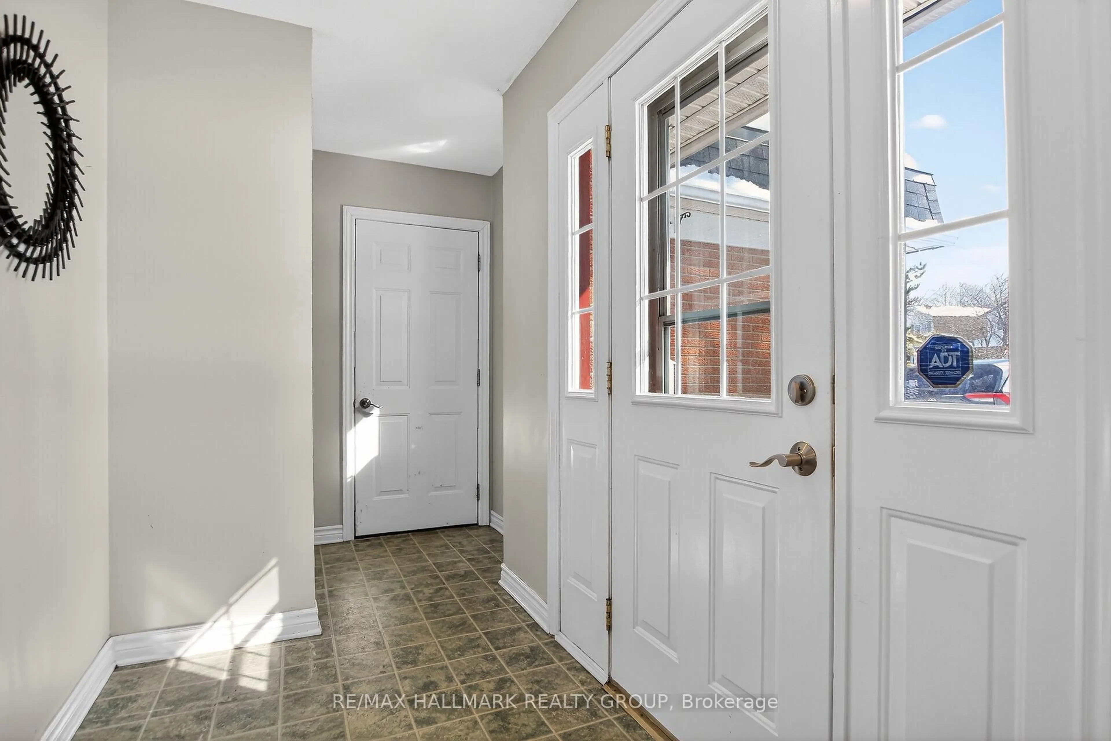 Indoor entryway for 37 Priam Way, Ottawa Ontario K2H 8S7