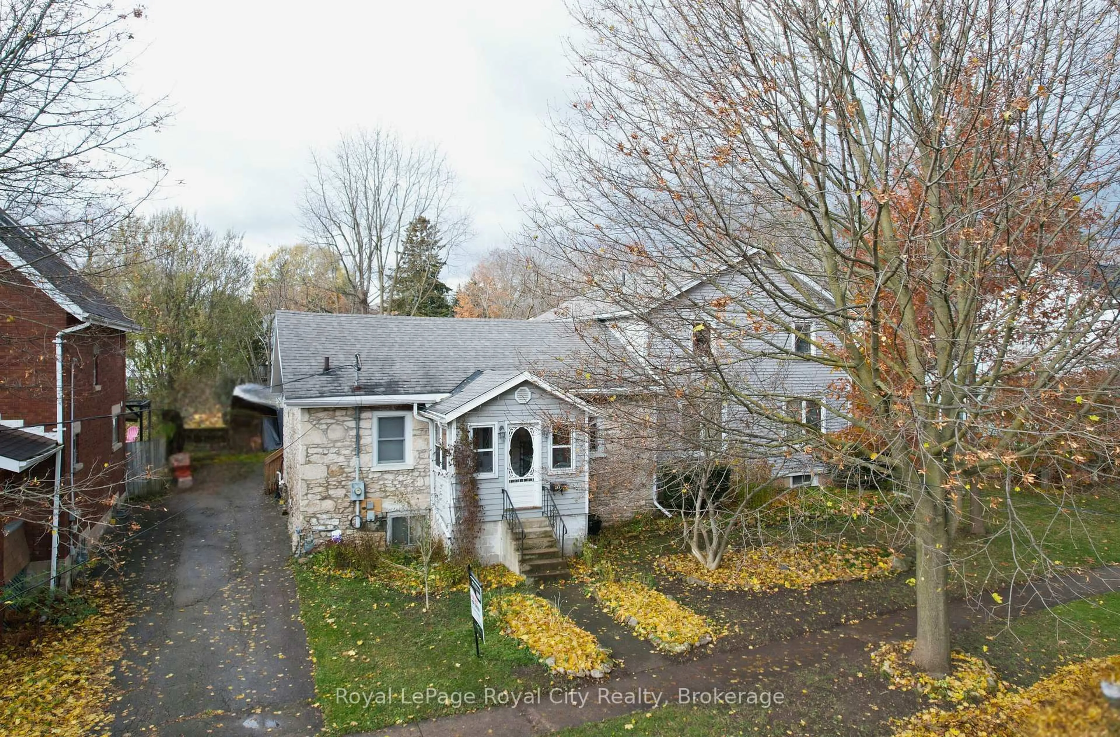 A pic from outside/outdoor area/front of a property/back of a property/a pic from drone, street for 69 Nottingham St, Guelph Ontario N1H 3M9