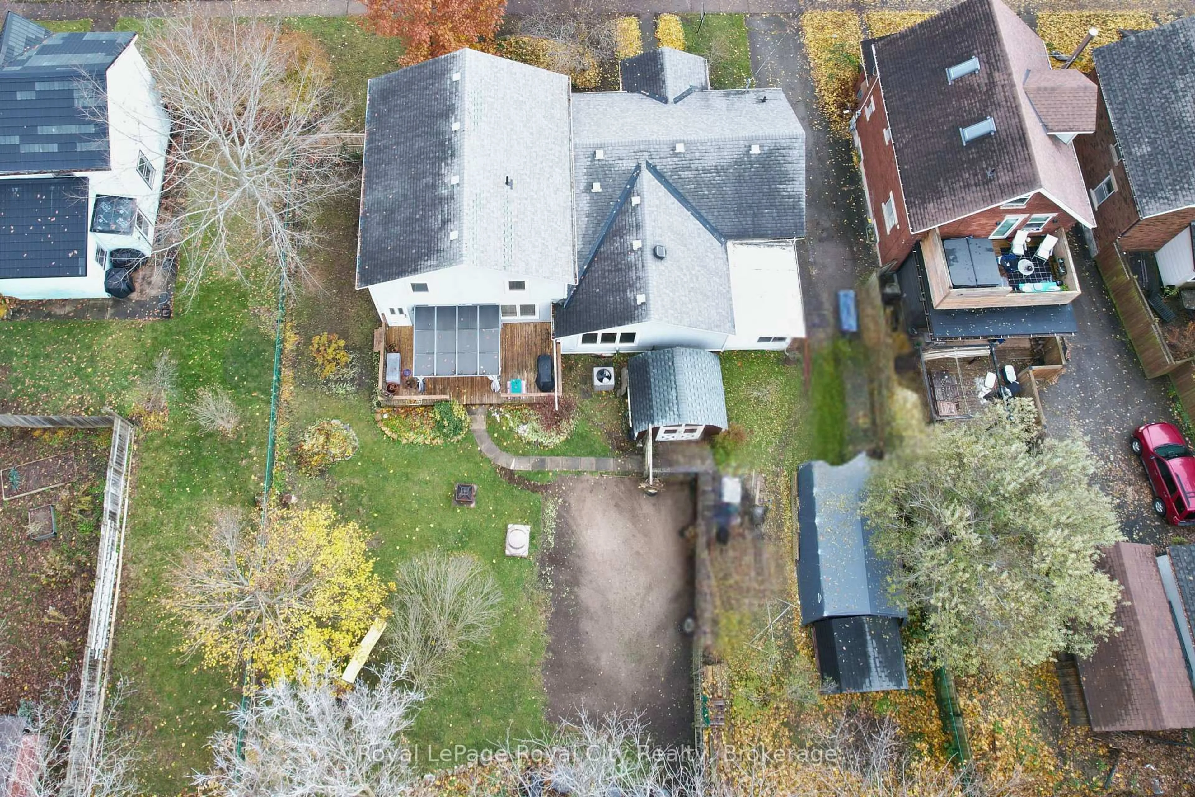 A pic from outside/outdoor area/front of a property/back of a property/a pic from drone, street for 69 Nottingham St, Guelph Ontario N1H 3M9