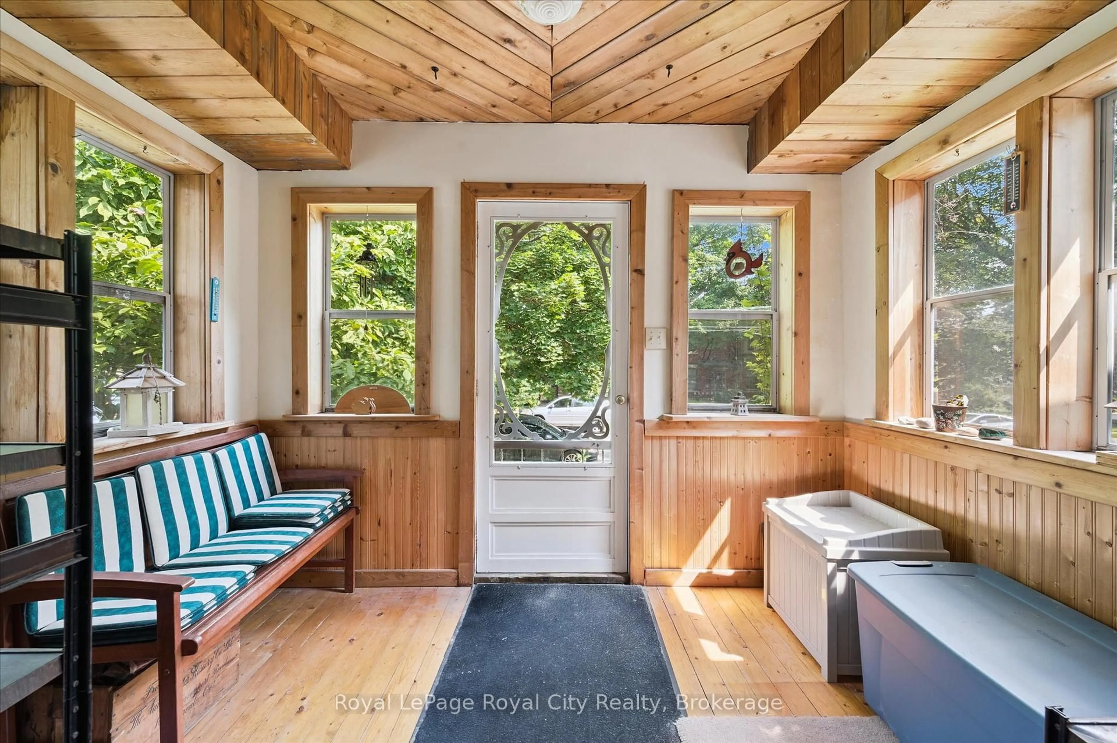 Indoor entryway for 69 Nottingham St, Guelph Ontario N1H 3M9