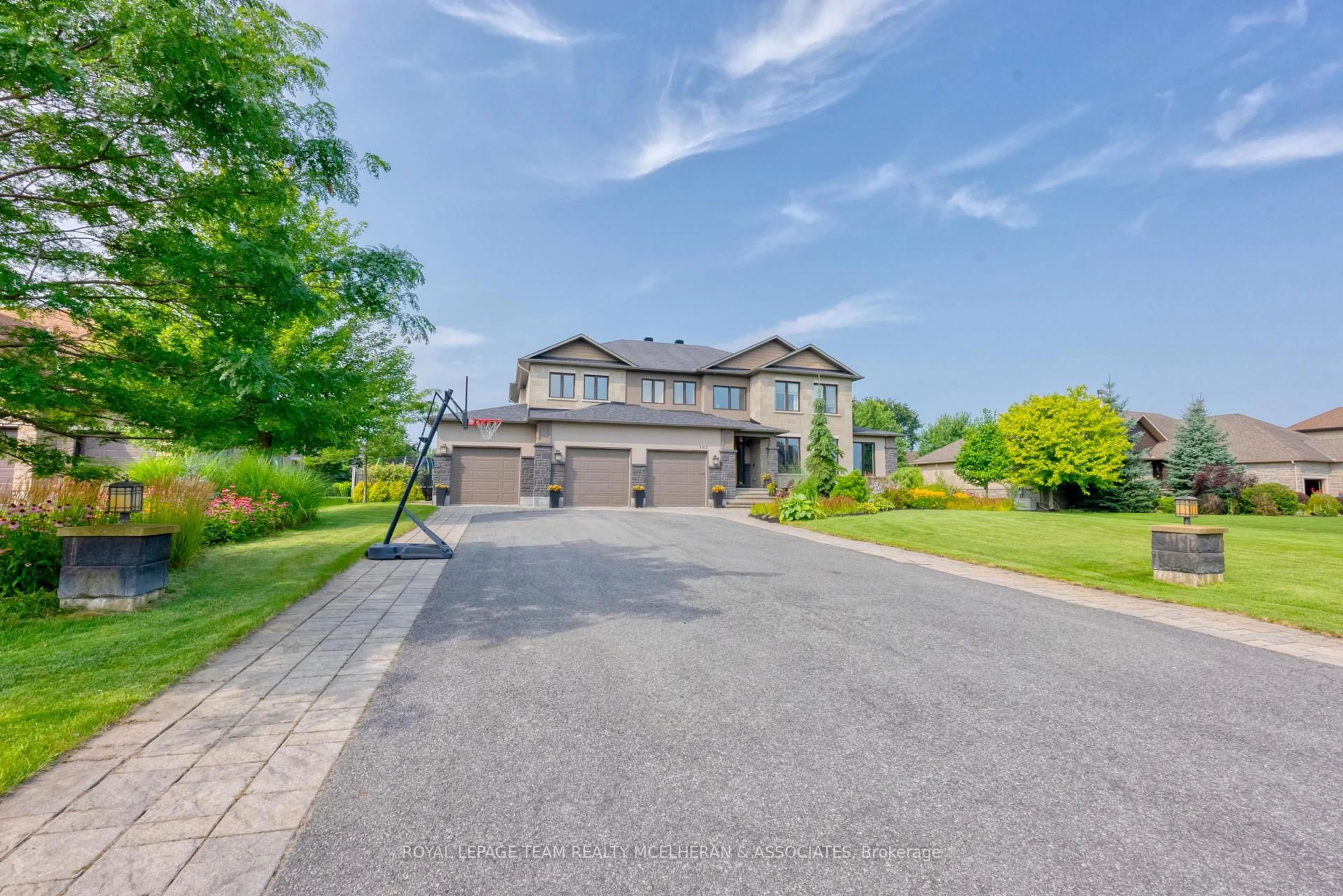 A pic from outside/outdoor area/front of a property/back of a property/a pic from drone, street for 463 Lockmaster Cres, Ottawa Ontario K4M 1L9