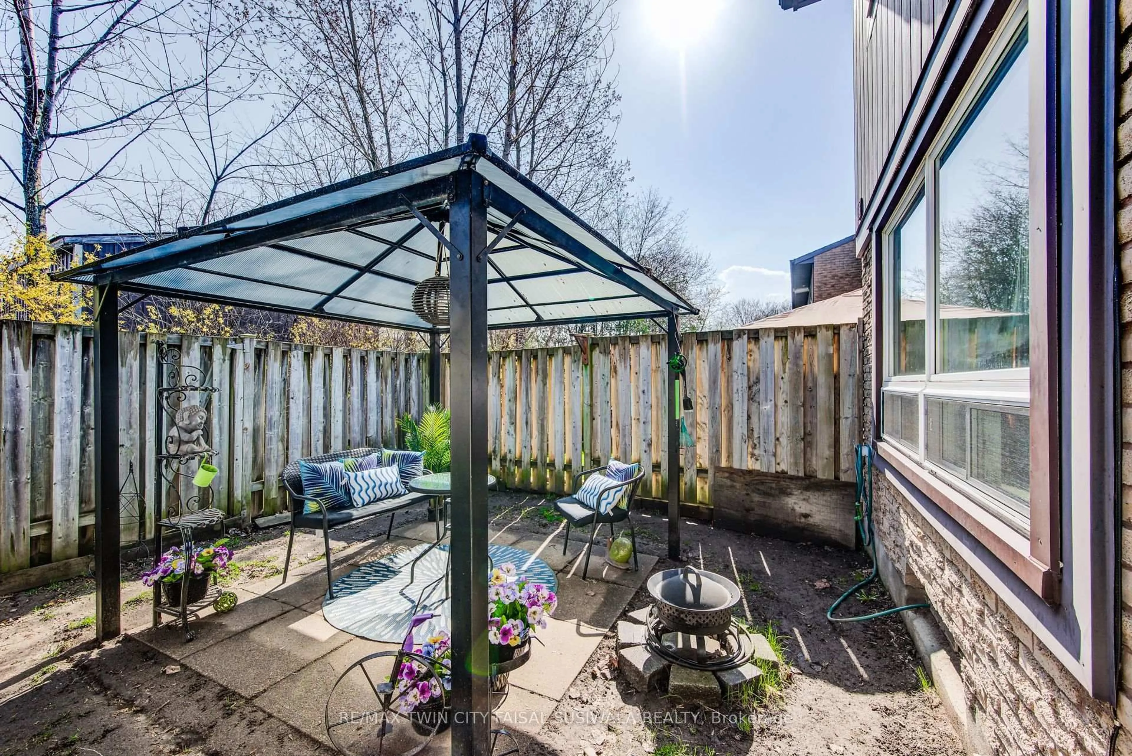 Patio, street for 235 Ferguson Ave #16, Cambridge Ontario N1R 6G1