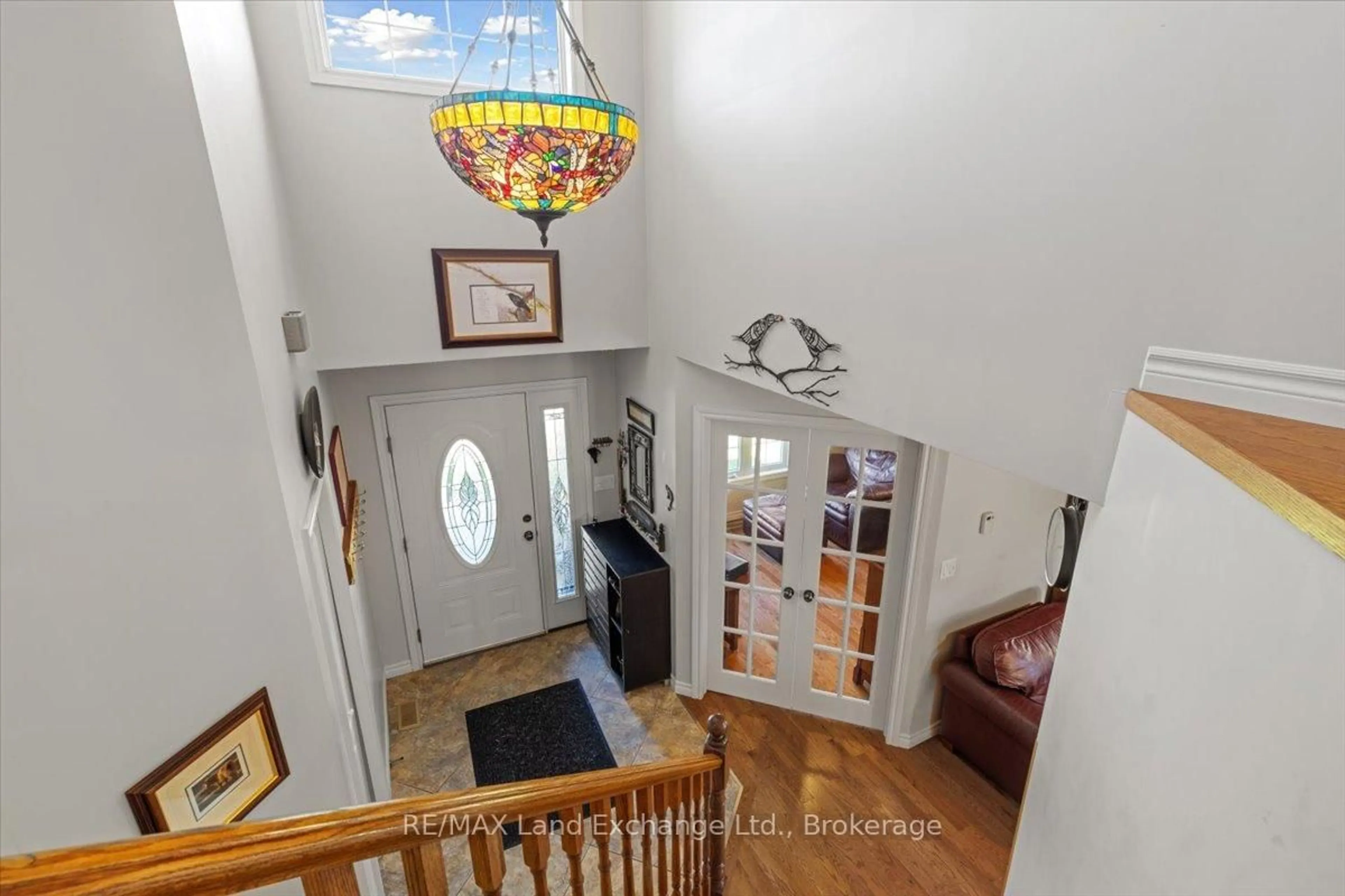 Indoor foyer for 903 Highland St, Saugeen Shores Ontario N0H 2C2