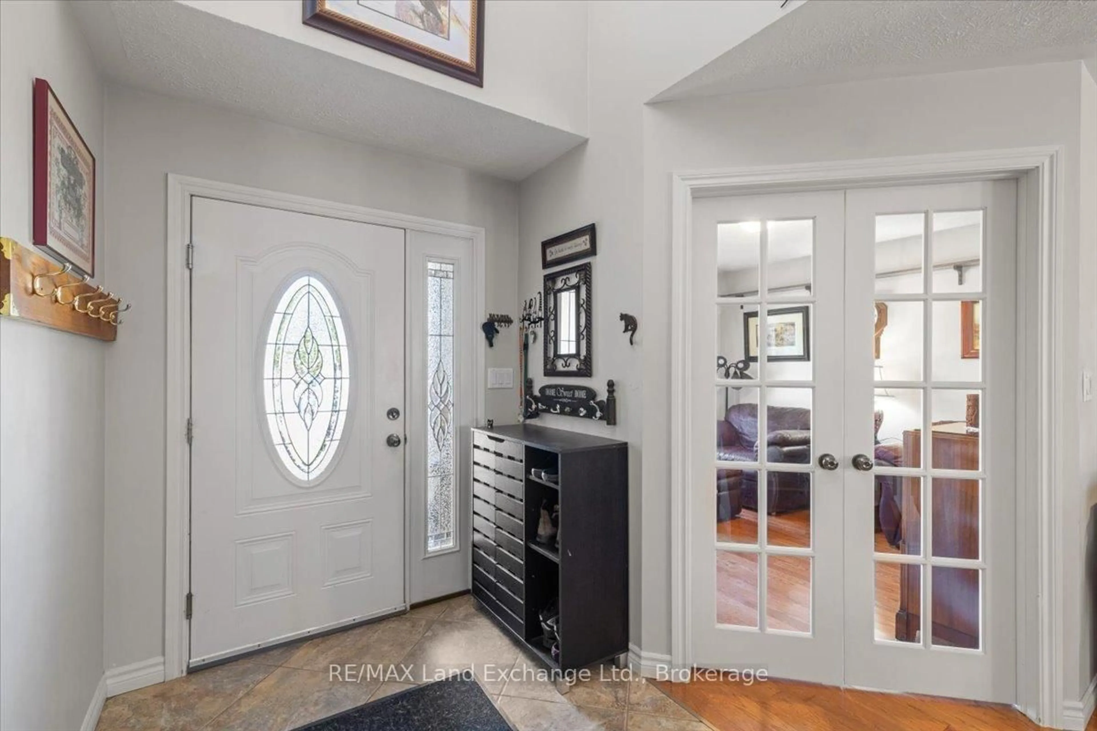 Indoor entryway for 903 Highland St, Saugeen Shores Ontario N0H 2C2