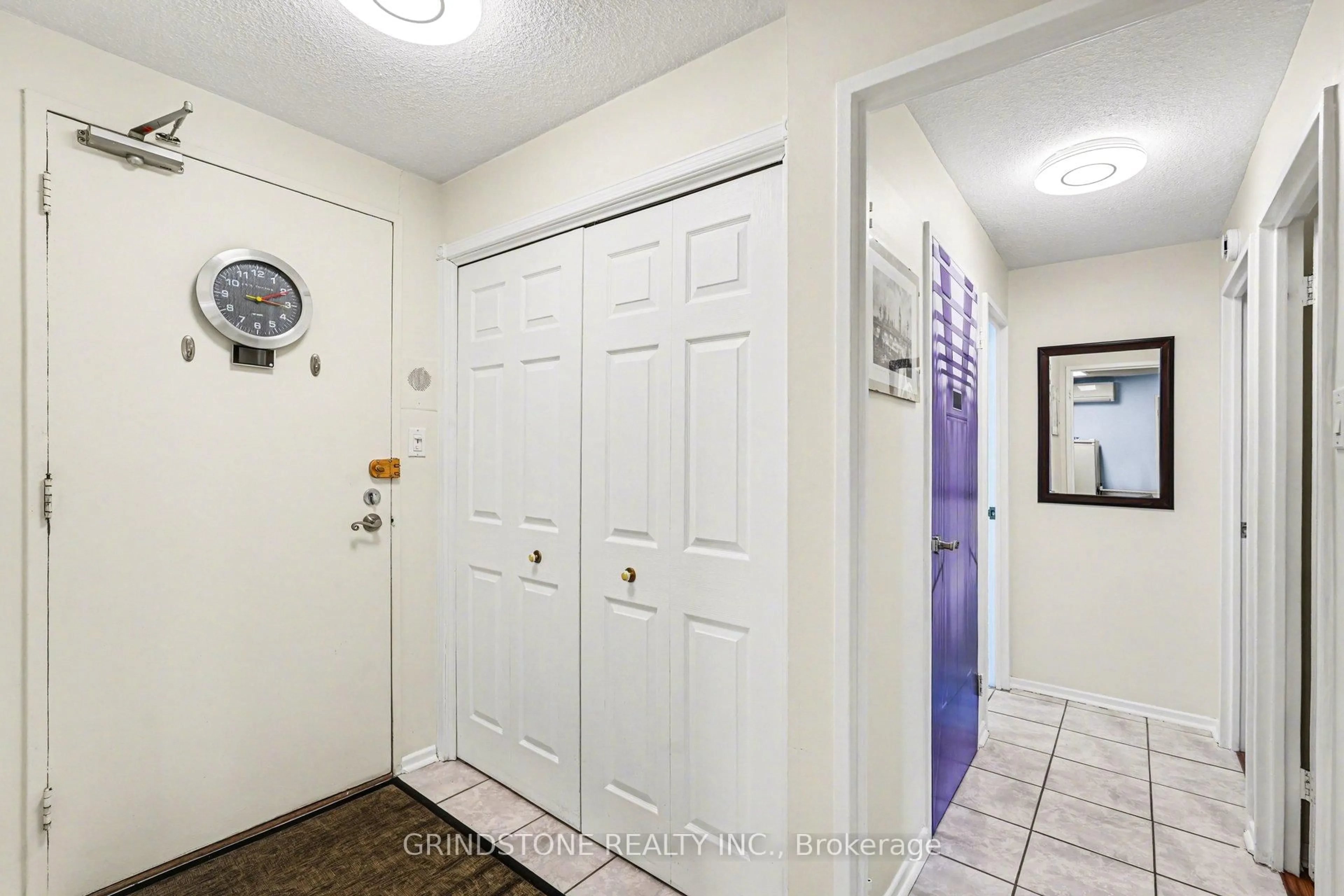 Indoor entryway for 1171 Ambleside Dr #408, Ottawa Ontario K2B 8E1