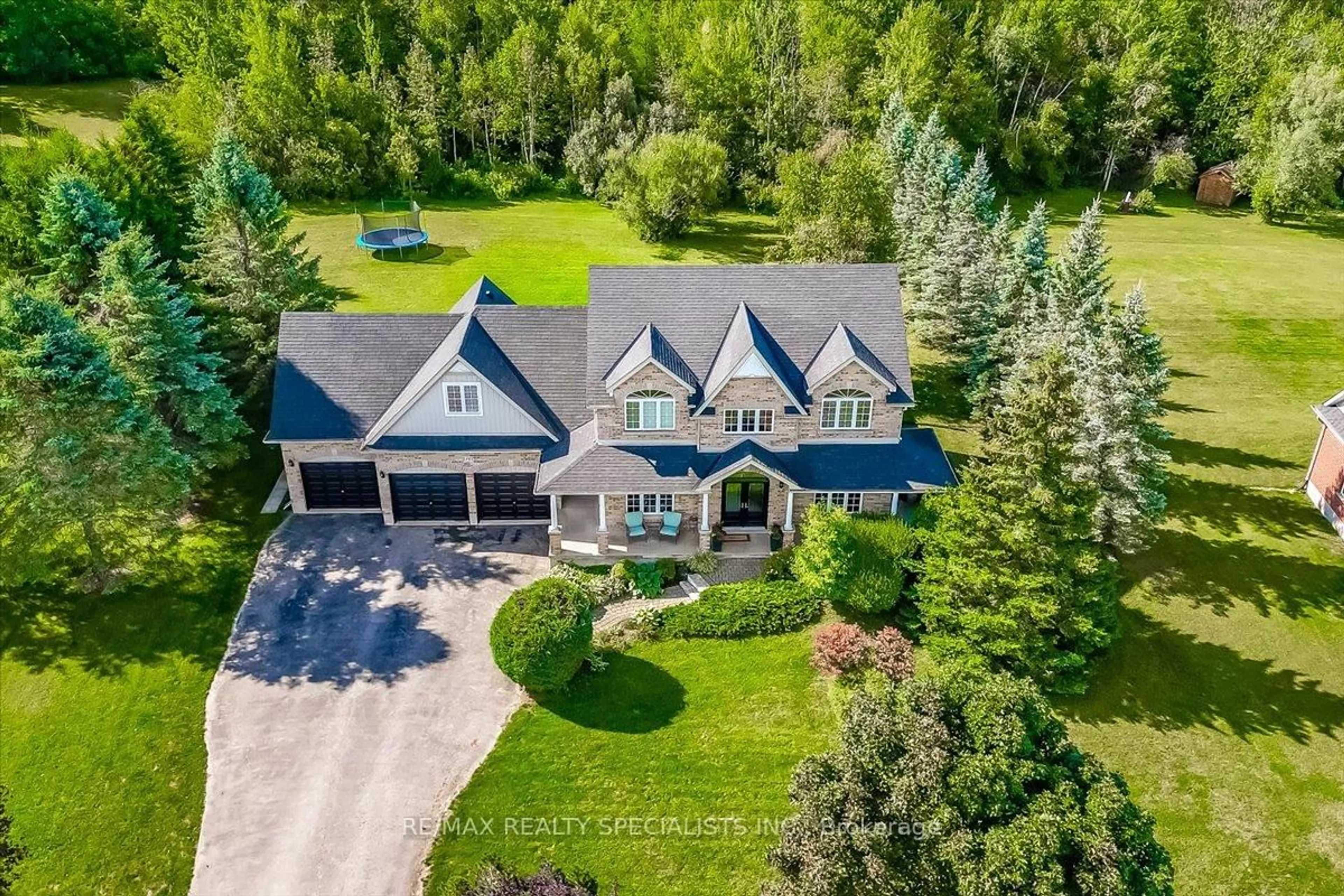A pic from outside/outdoor area/front of a property/back of a property/a pic from drone, mountain view for 14 Devonleigh Dr, Amaranth Ontario L0N 1S5