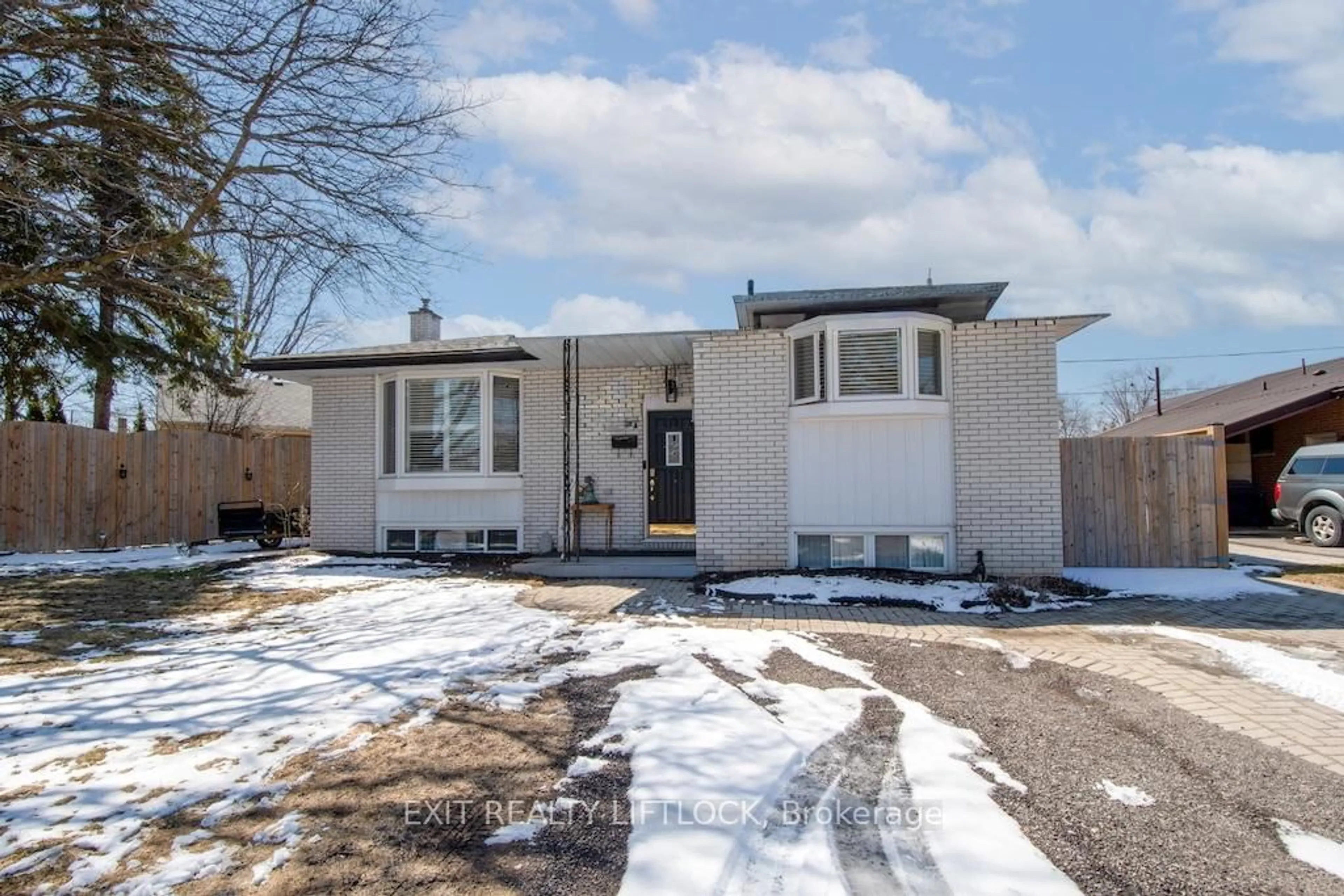 Home with vinyl exterior material, street for 871 Westdale Ave, Peterborough Ontario K9H 6C5