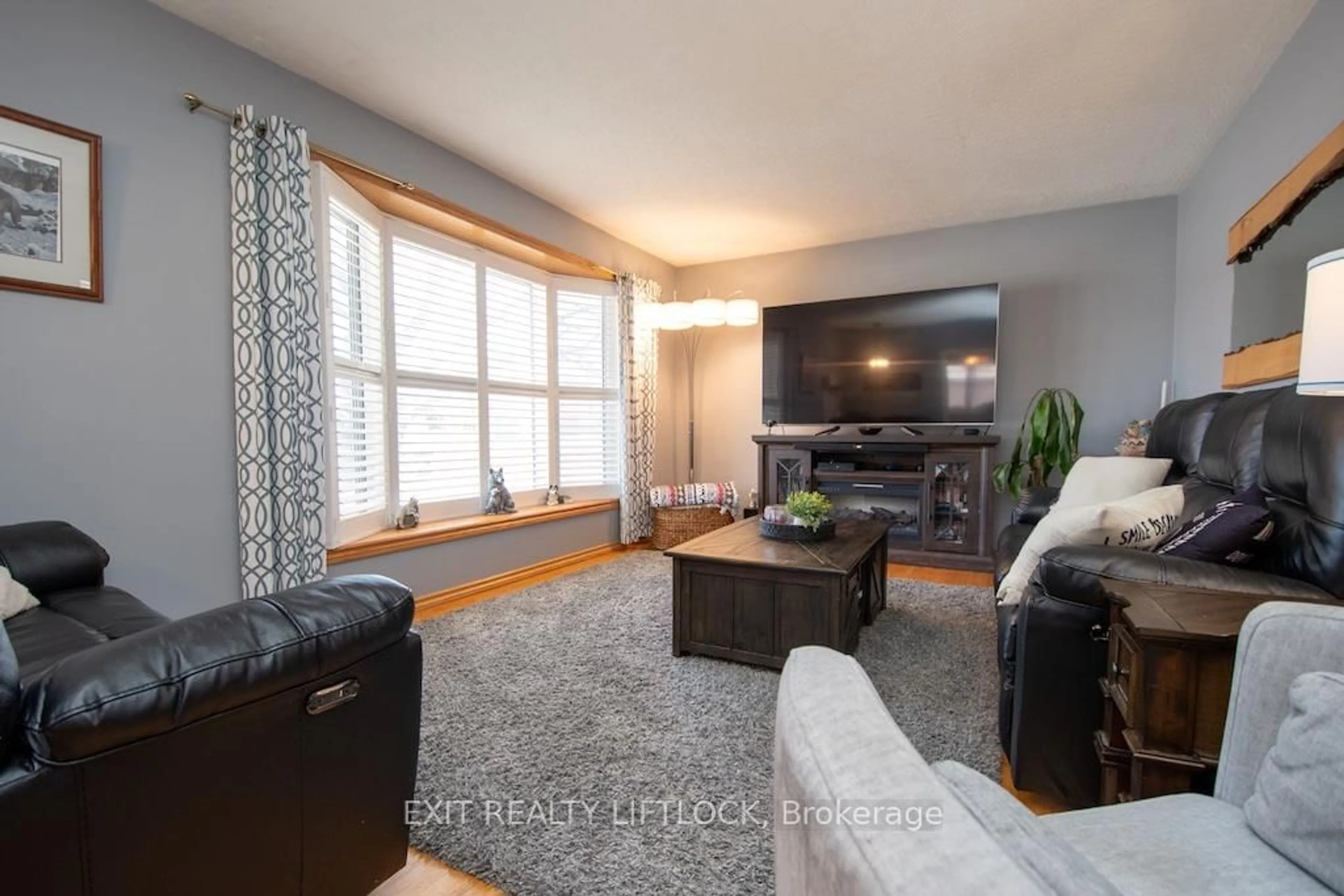 Living room with furniture, wood/laminate floor for 871 Westdale Ave, Peterborough Ontario K9H 6C5