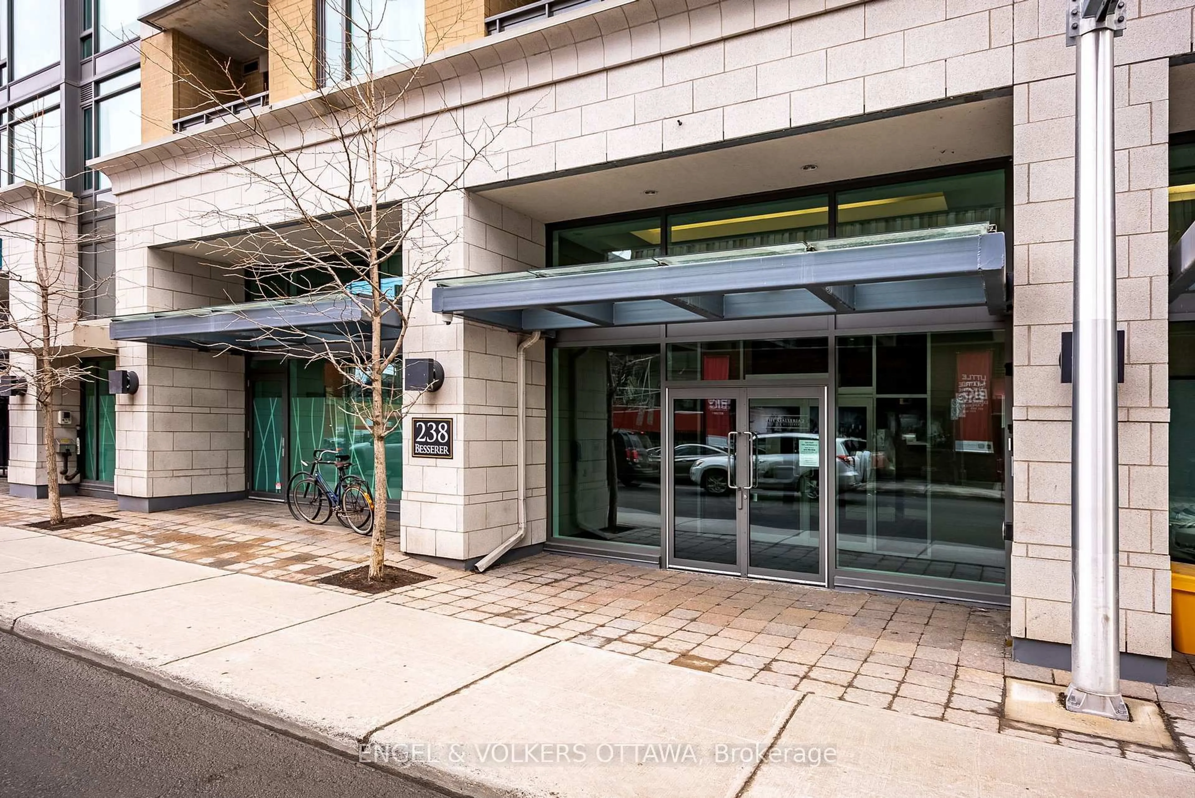 Indoor foyer for 238 Besserer St #811, Ottawa Ontario K1N 6B1