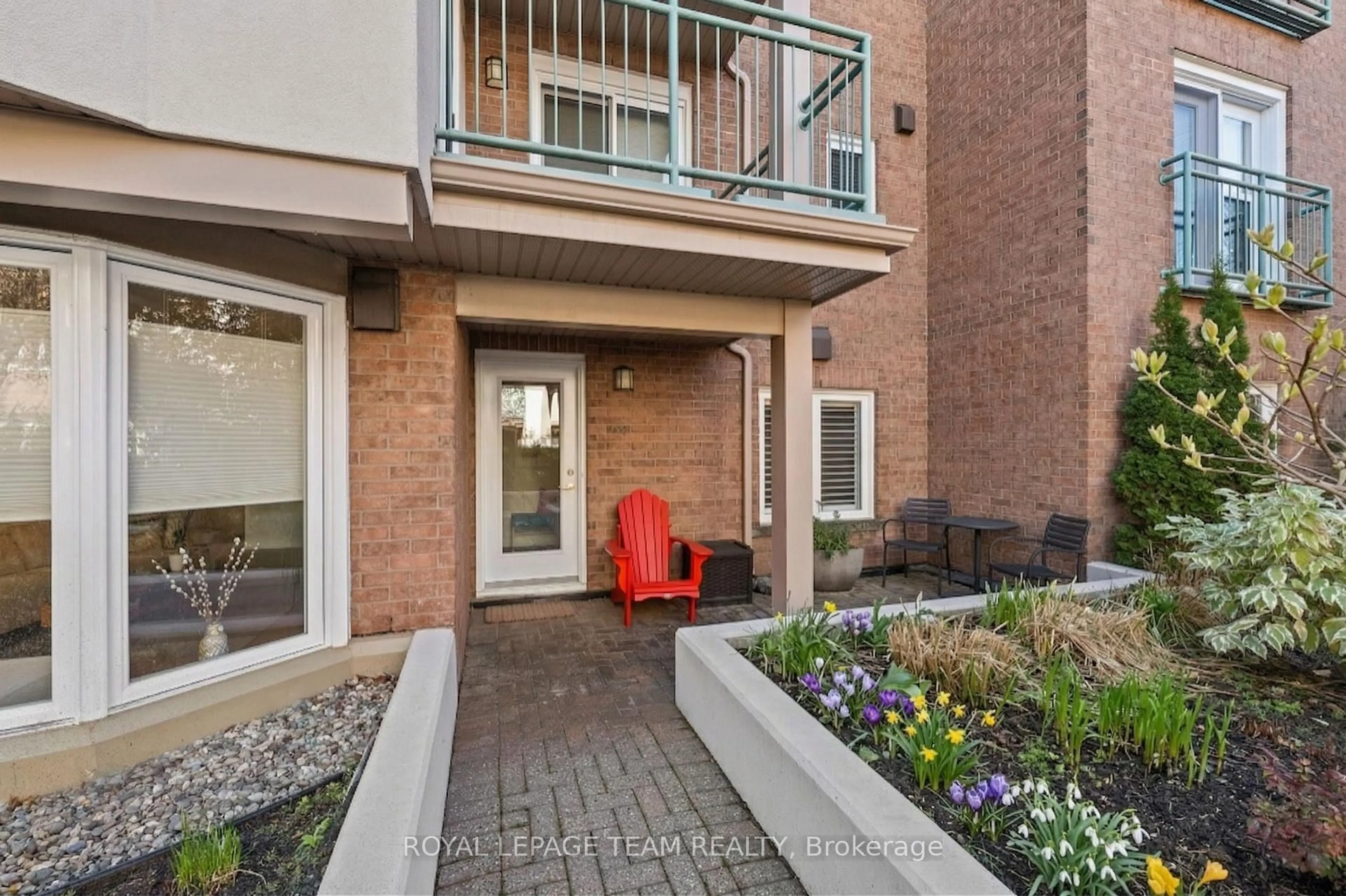 Unknown for 1 Columbus Ave #202D, Ottawa Ontario K1K 4L1