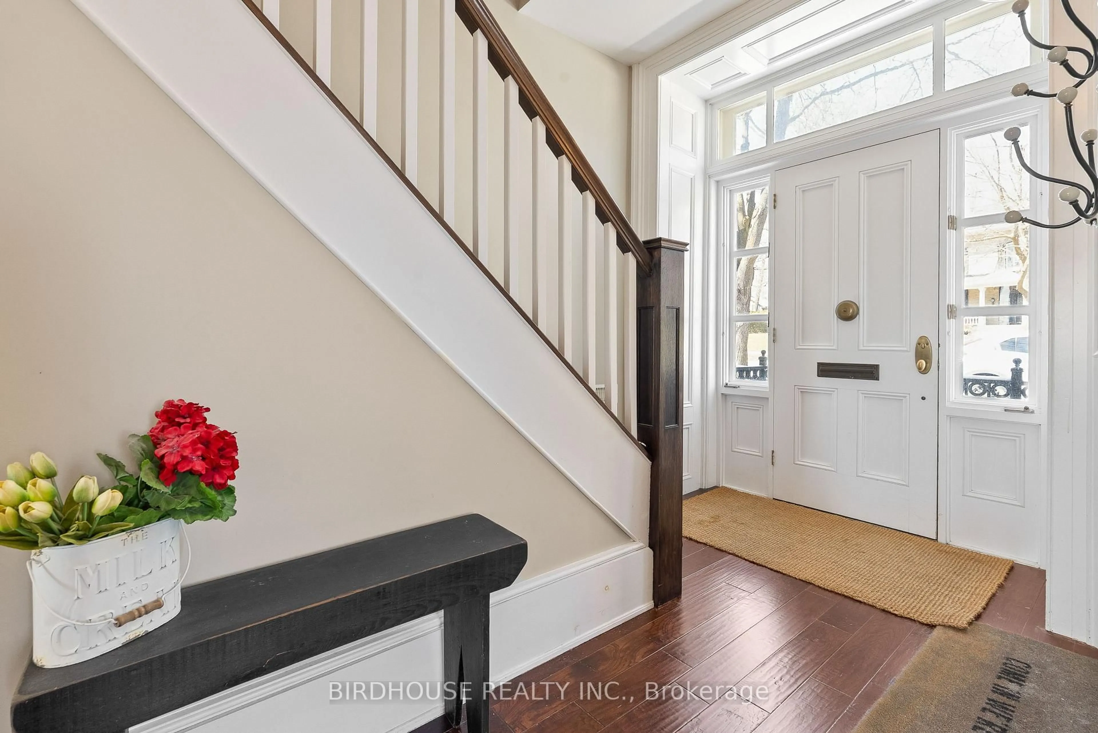 Indoor entryway for 69 Bond St, Kawartha Lakes Ontario K9V 3R3