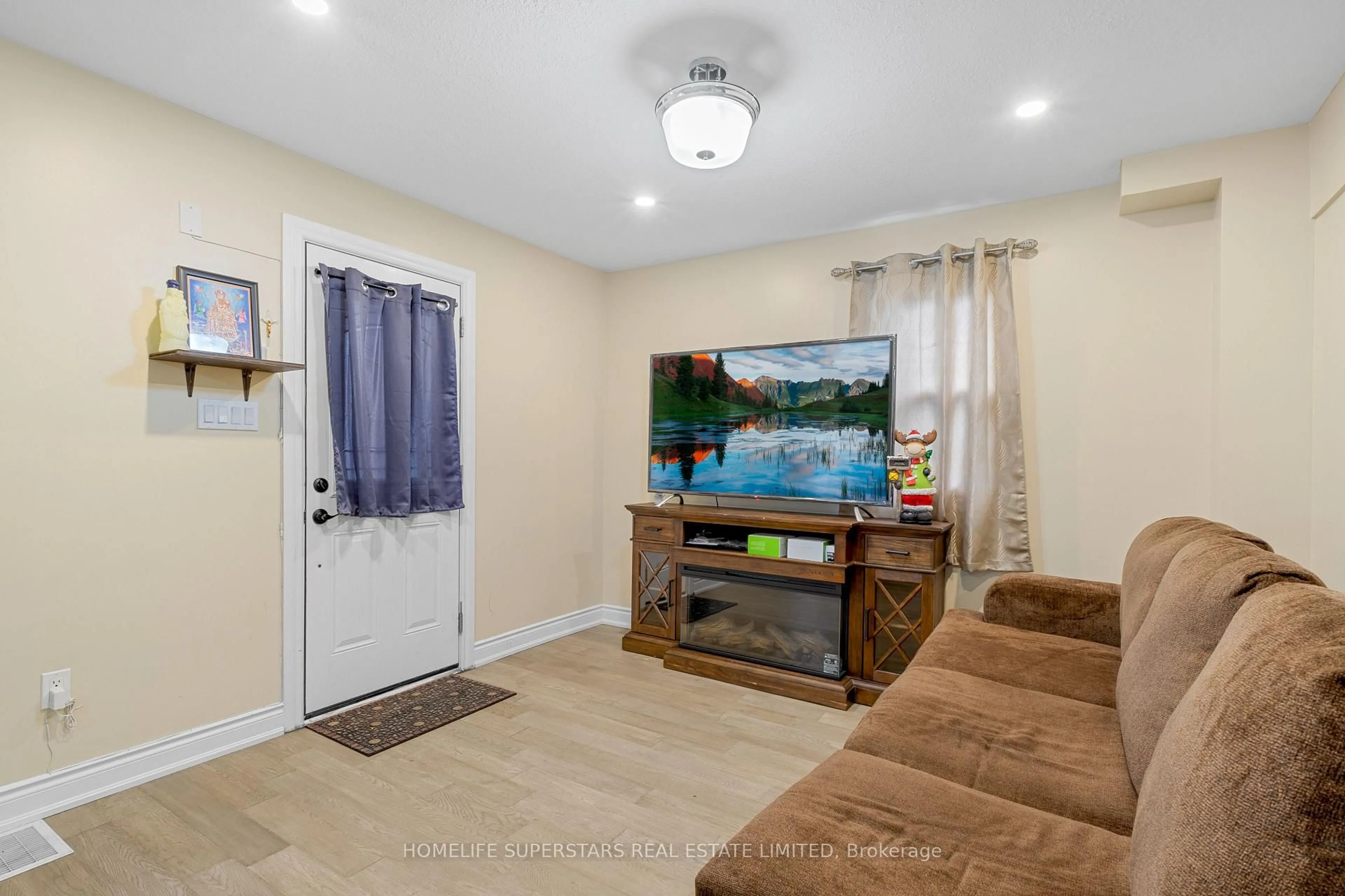 Living room with furniture, unknown for 13 Lewis St, Hamilton Ontario L8H 6C3