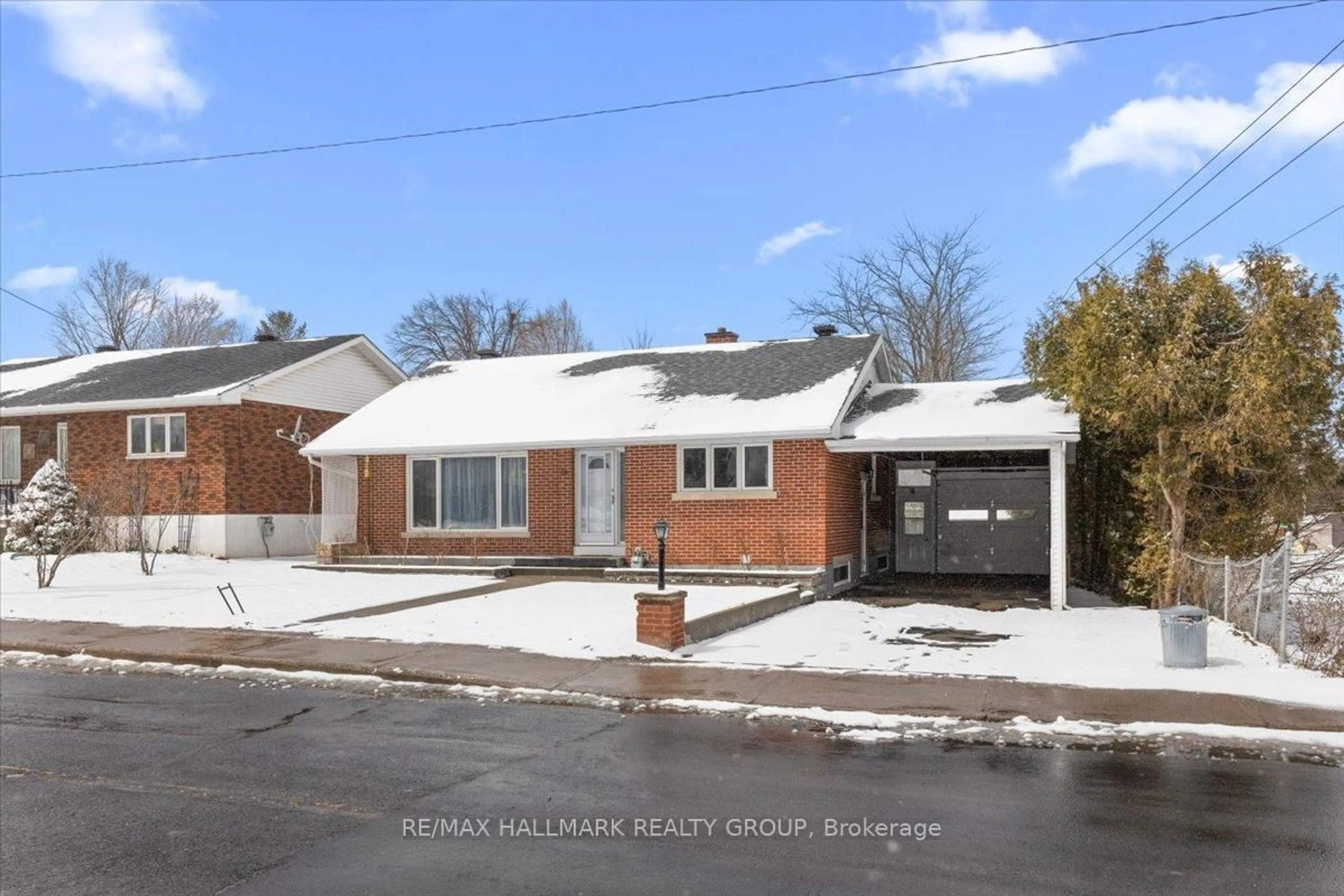 Home with brick exterior material, street for 66 Broadview Ave, Smiths Falls Ontario K7A 3W6