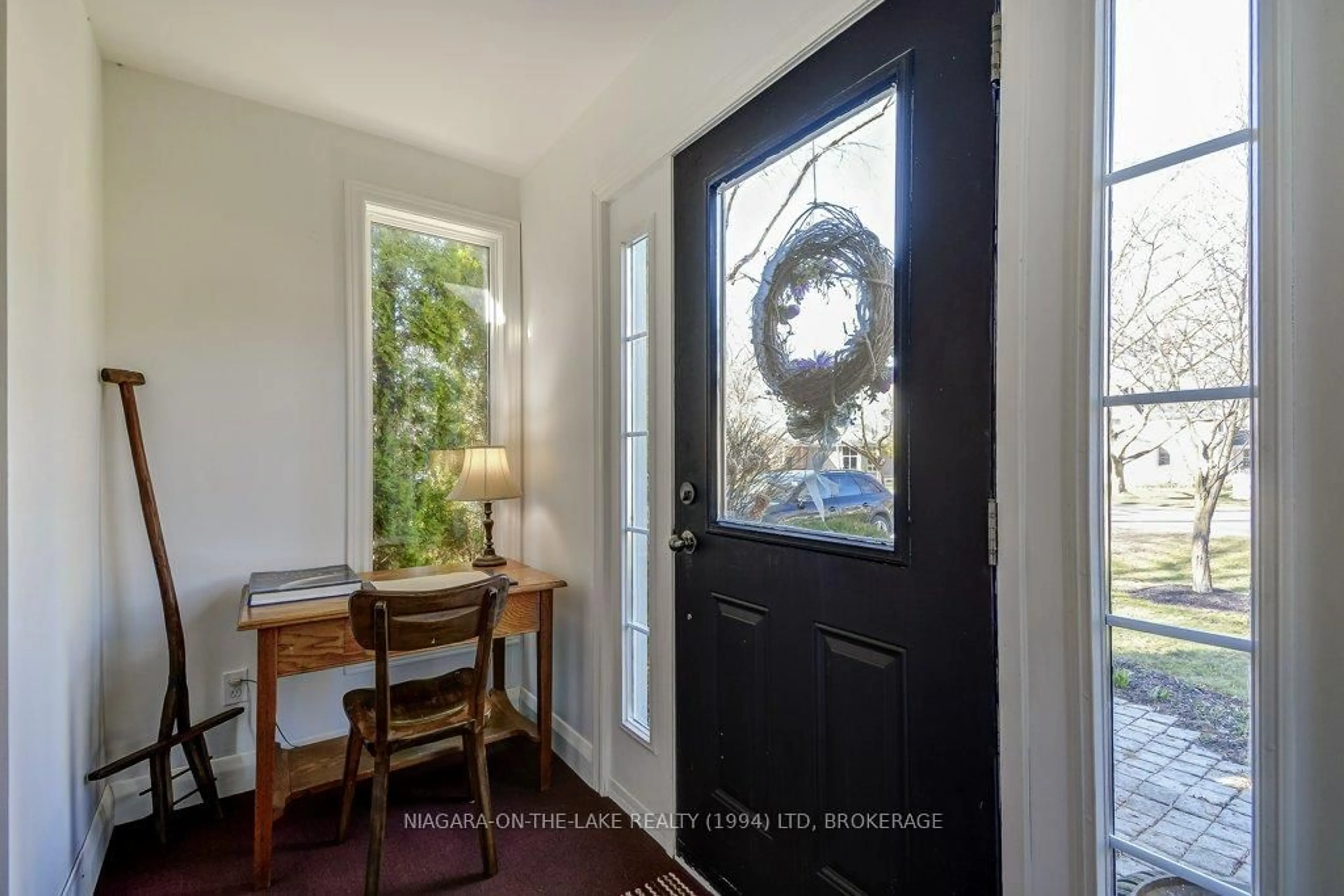 Indoor entryway for 124 Mary St, Niagara-on-the-Lake Ontario L0S 1J0
