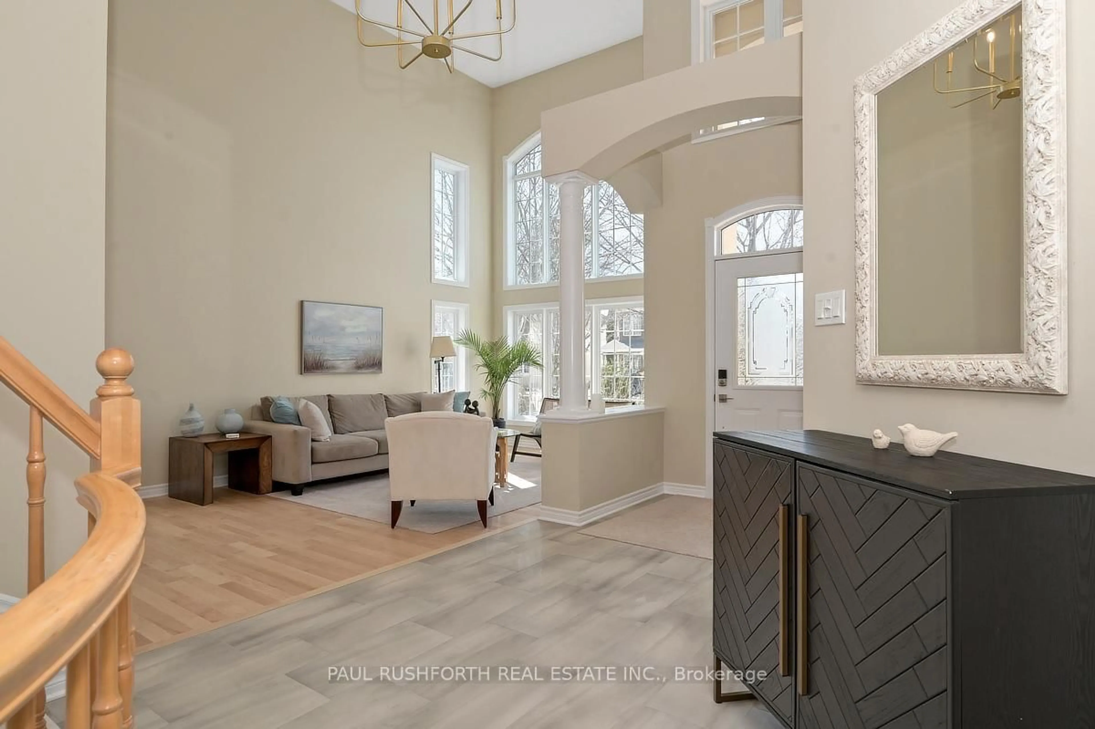 Indoor entryway for 22 Blackshire Circ, Ottawa Ontario K2J 5L8