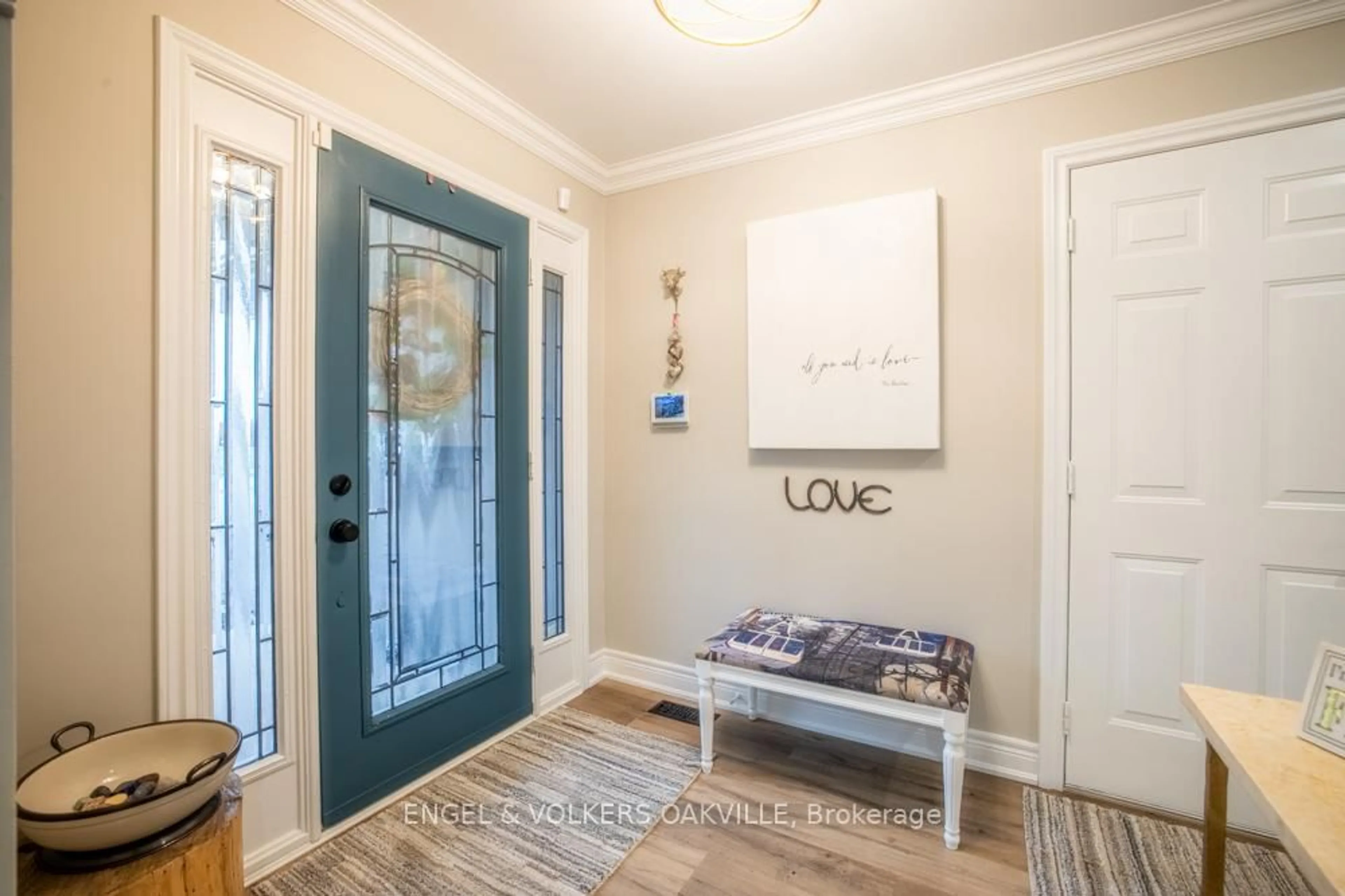 Indoor entryway for 1372 Concession 6 Rd, Niagara-on-the-Lake Ontario L0S 1J0