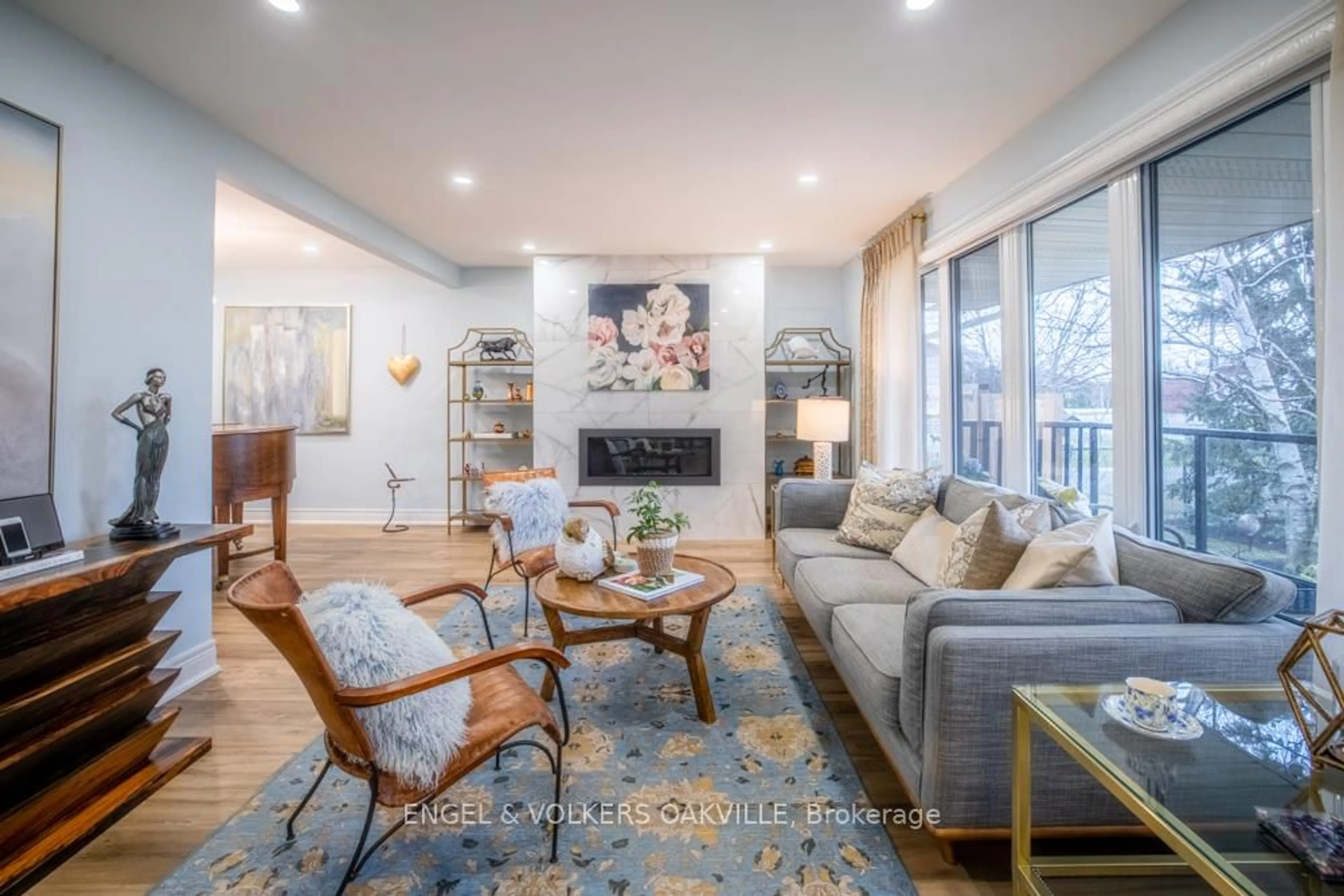 Living room with furniture, unknown for 1372 Concession 6 Rd, Niagara-on-the-Lake Ontario L0S 1J0