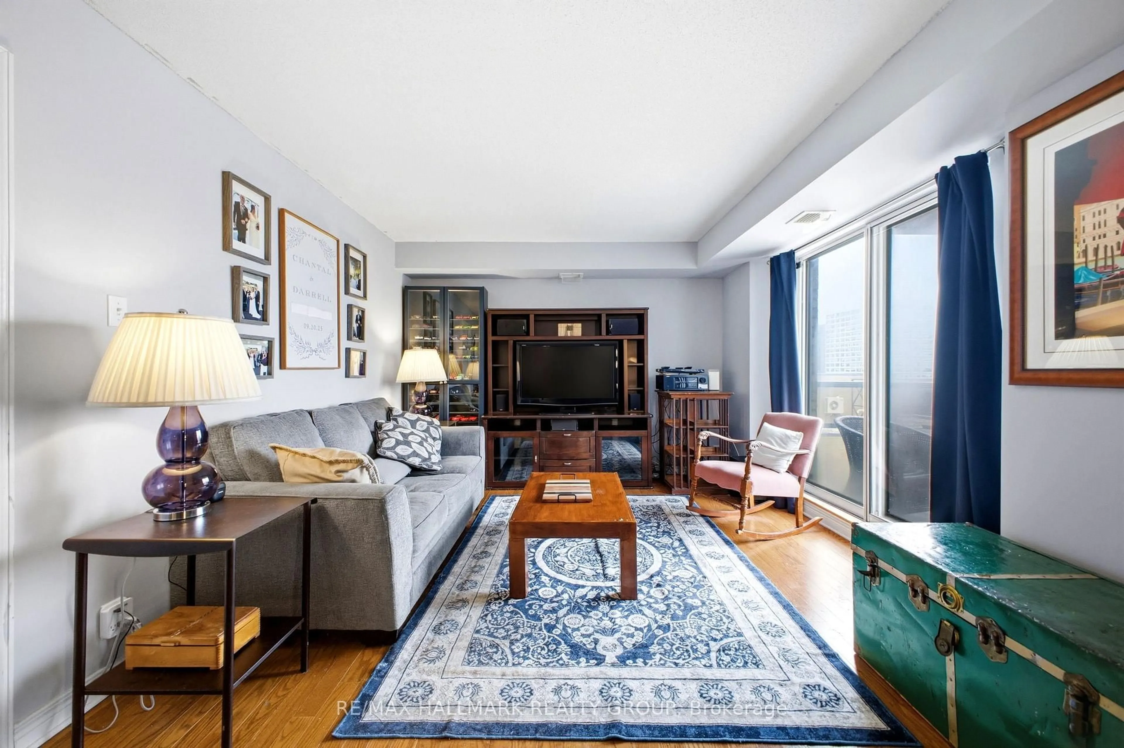 Living room with furniture, unknown for 429 Somerset St #PH13, Ottawa Ontario K2P 2P5