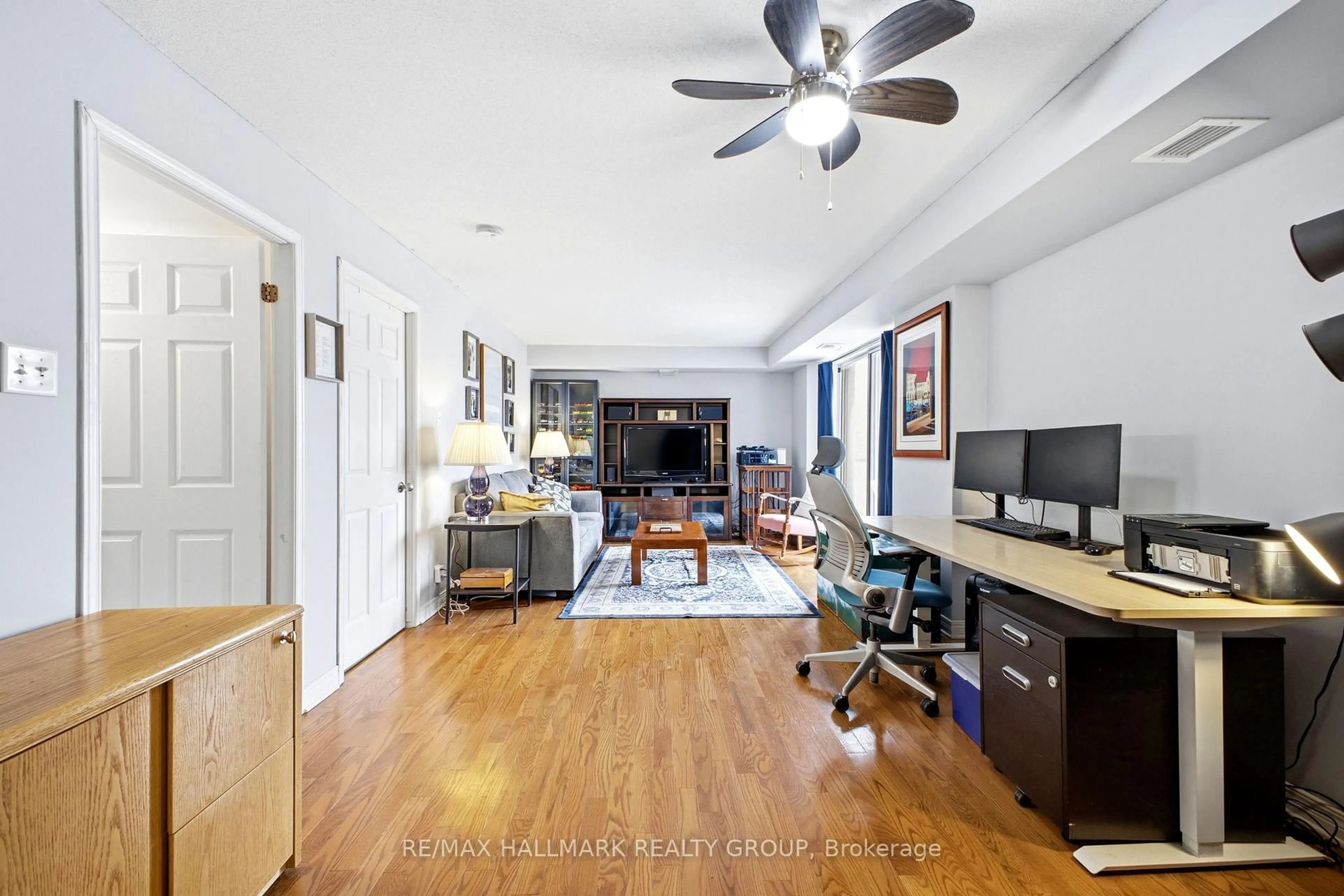 Living room with furniture, unknown for 429 Somerset St #PH13, Ottawa Ontario K2P 2P5