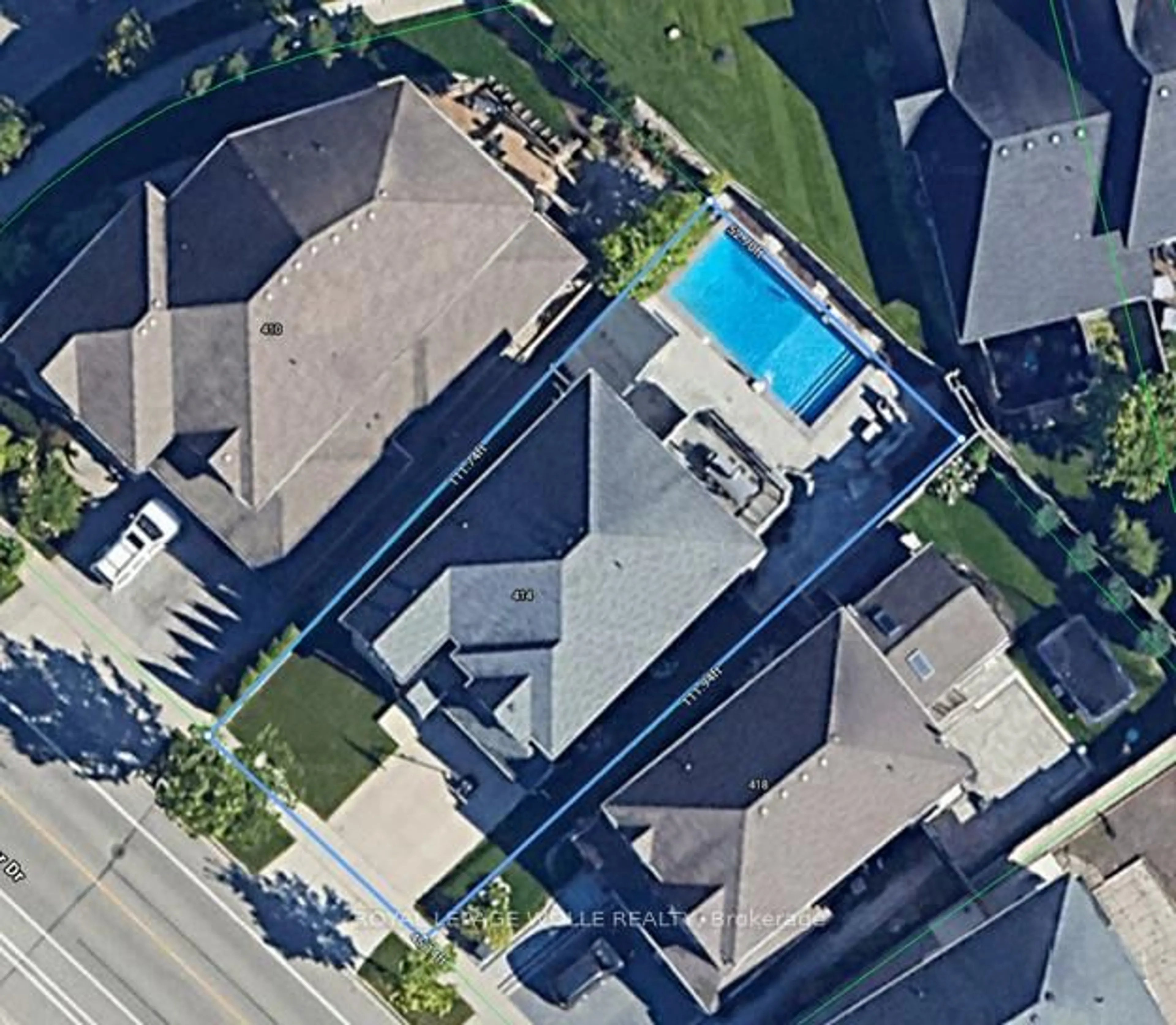 A pic from outside/outdoor area/front of a property/back of a property/a pic from drone, street for 414 Zeller Dr, Waterloo Ontario N2A 0C7