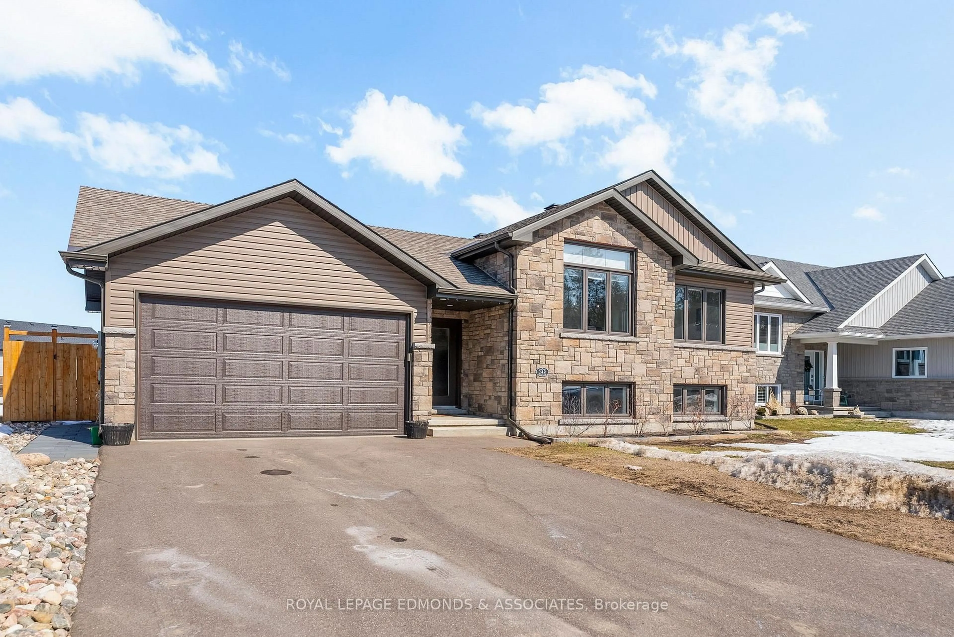 Home with brick exterior material, street for 142 Chad St, Petawawa Ontario K8H 0G8