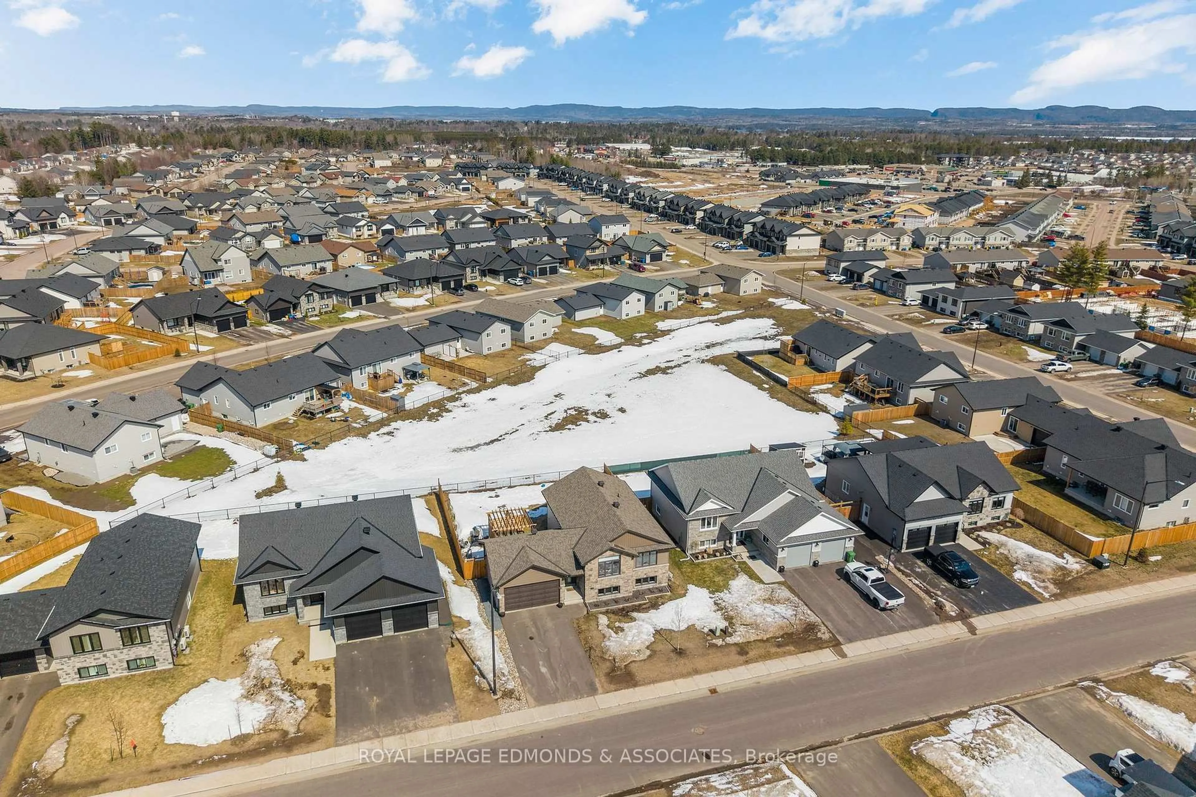A pic from outside/outdoor area/front of a property/back of a property/a pic from drone, street for 142 Chad St, Petawawa Ontario K8H 0G8