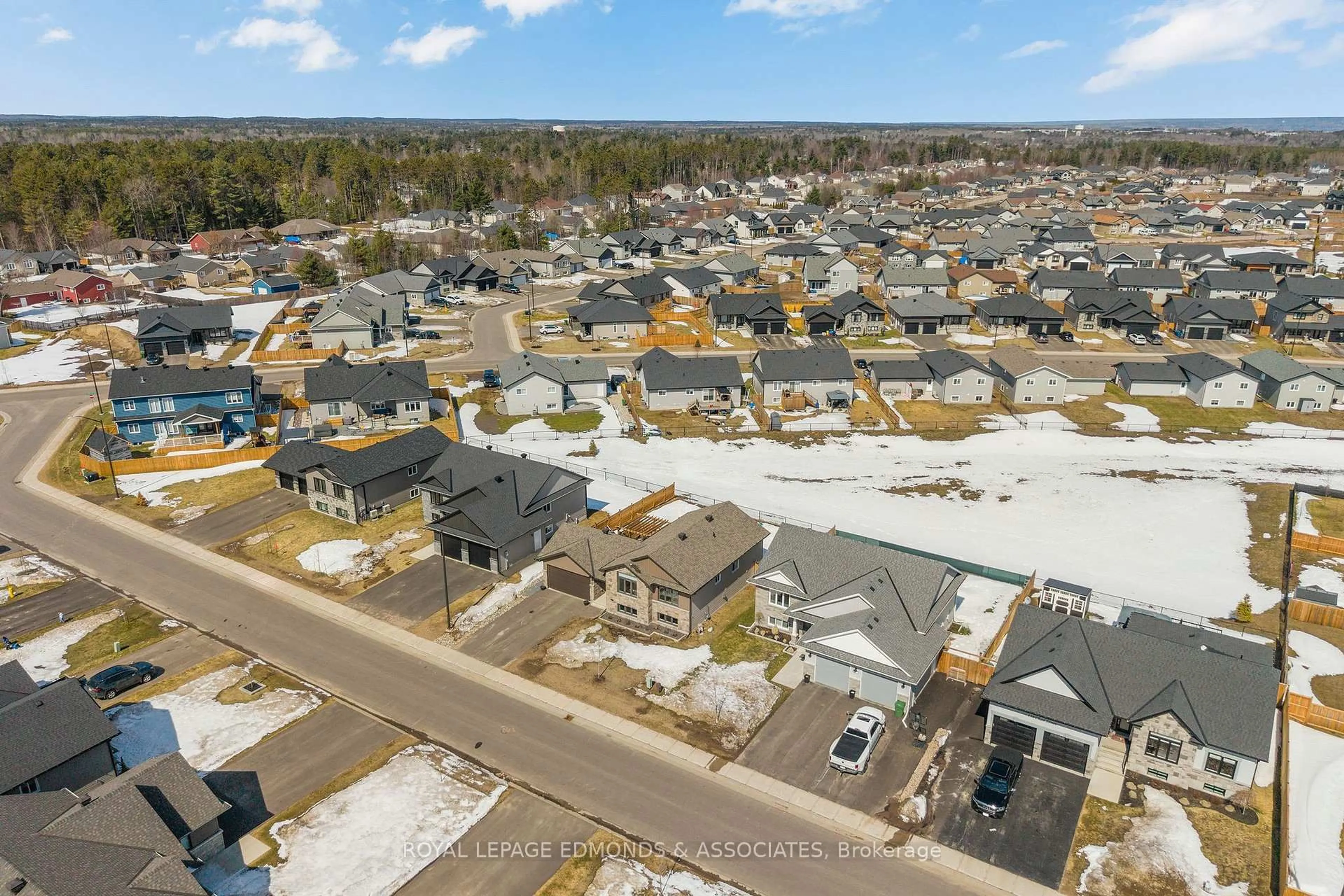 A pic from outside/outdoor area/front of a property/back of a property/a pic from drone, street for 142 Chad St, Petawawa Ontario K8H 0G8