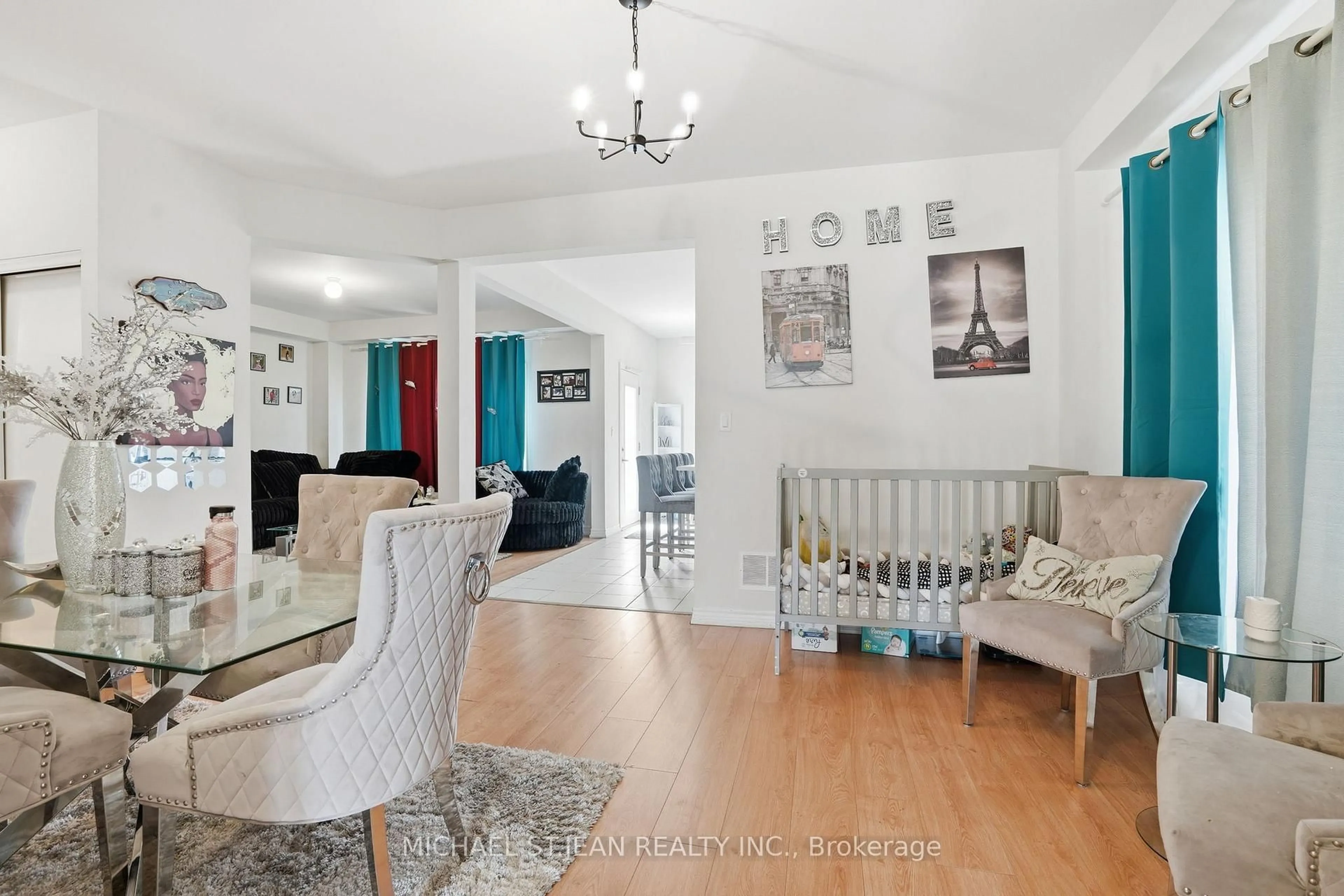 Living room with furniture, unknown for 125 Tumblewood Pl, Welland Ontario L3B 0J3