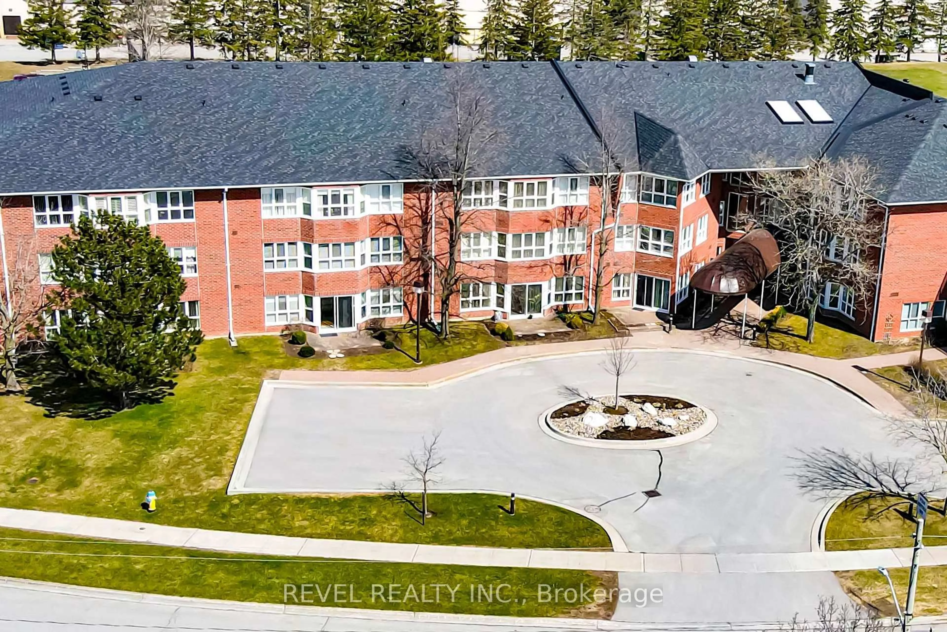 A pic from outside/outdoor area/front of a property/back of a property/a pic from drone, unknown for 4 Heritage Way #309, Kawartha Lakes Ontario K9V 5Z2