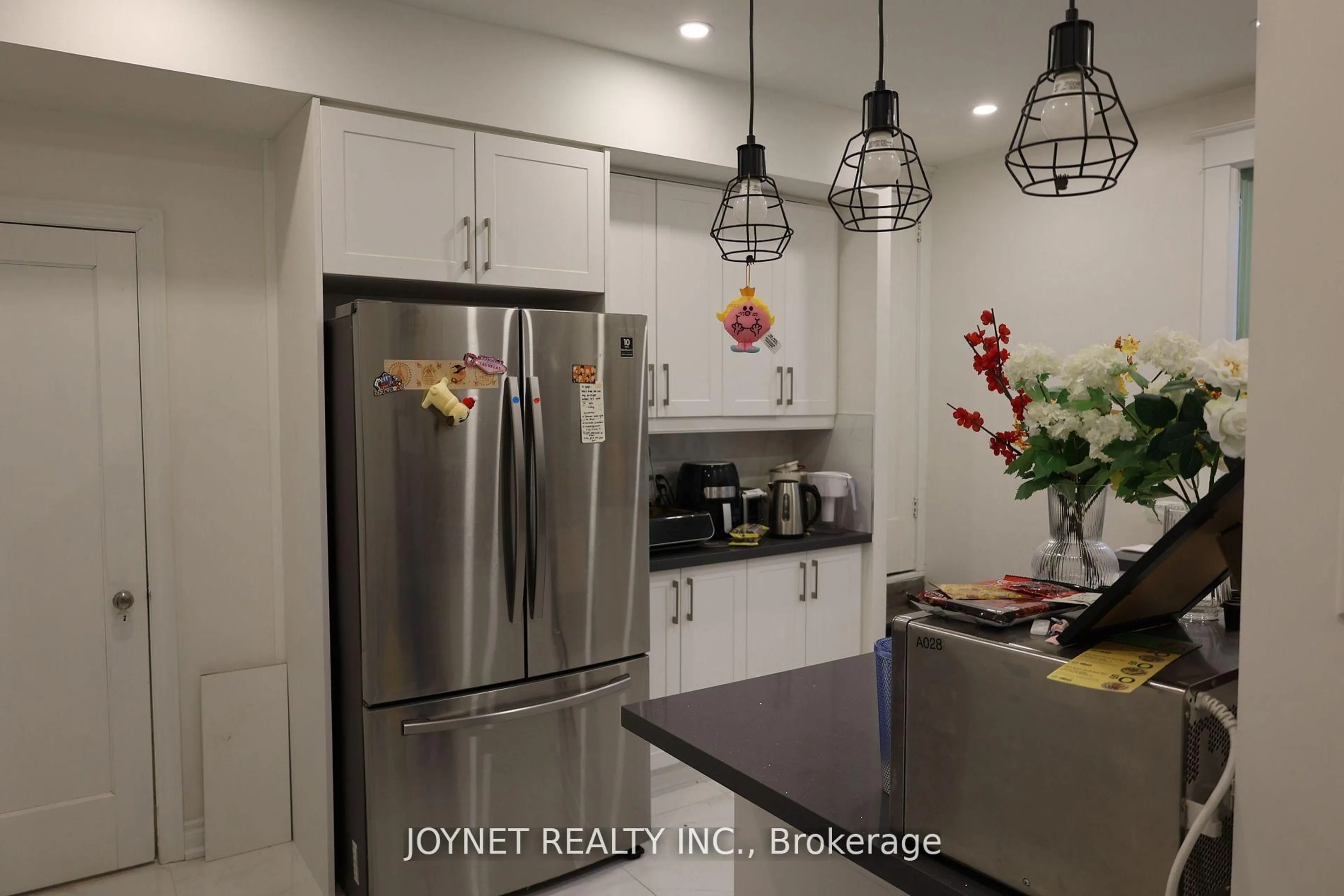 Open concept kitchen, unknown for 78 North Oval, Hamilton Ontario L8S 3Y8