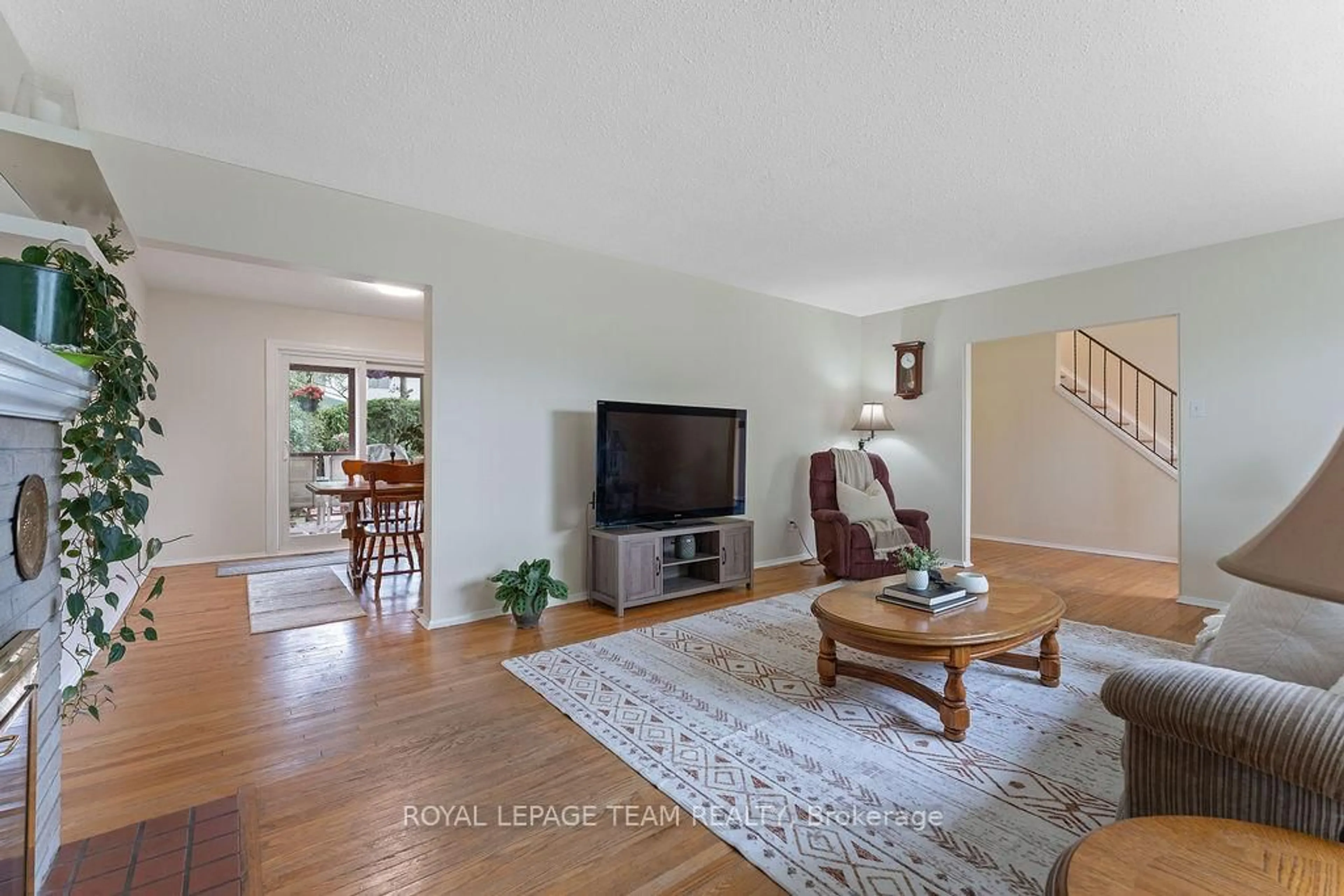 Living room with furniture, unknown for 123 Abbeyhill Dr, Kanata Ontario K2L 1H4