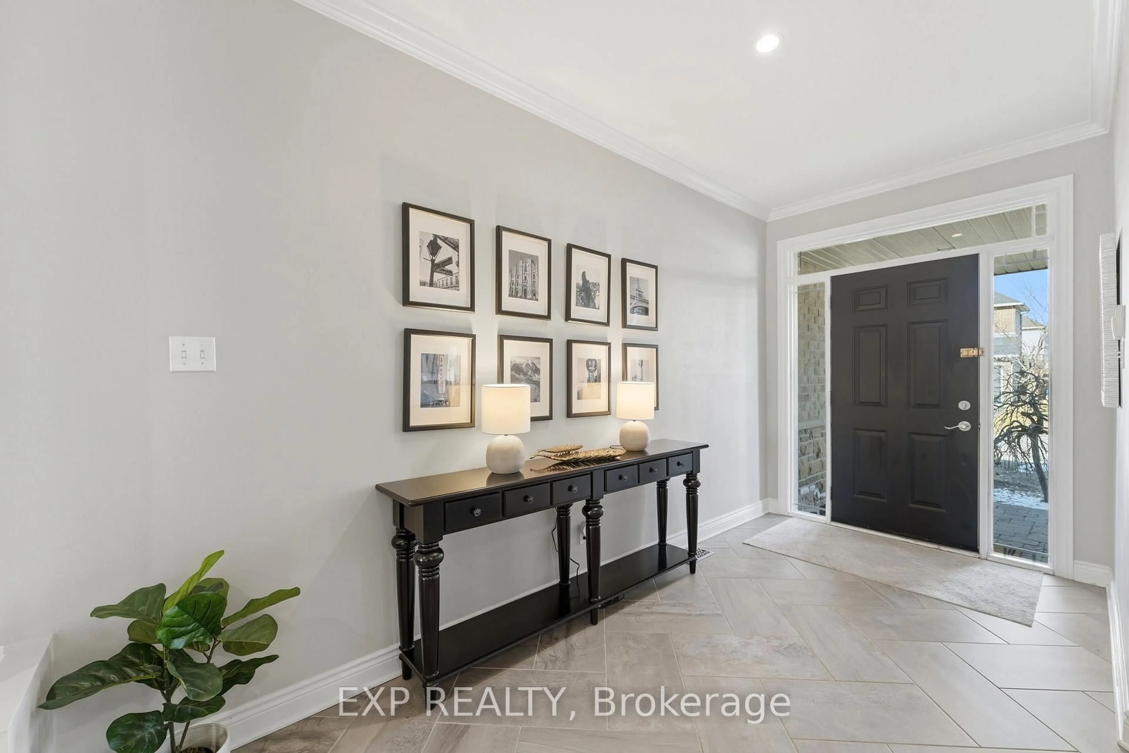 Indoor entryway for 509 Clarington Ave, Ottawa Ontario K4A 0A3