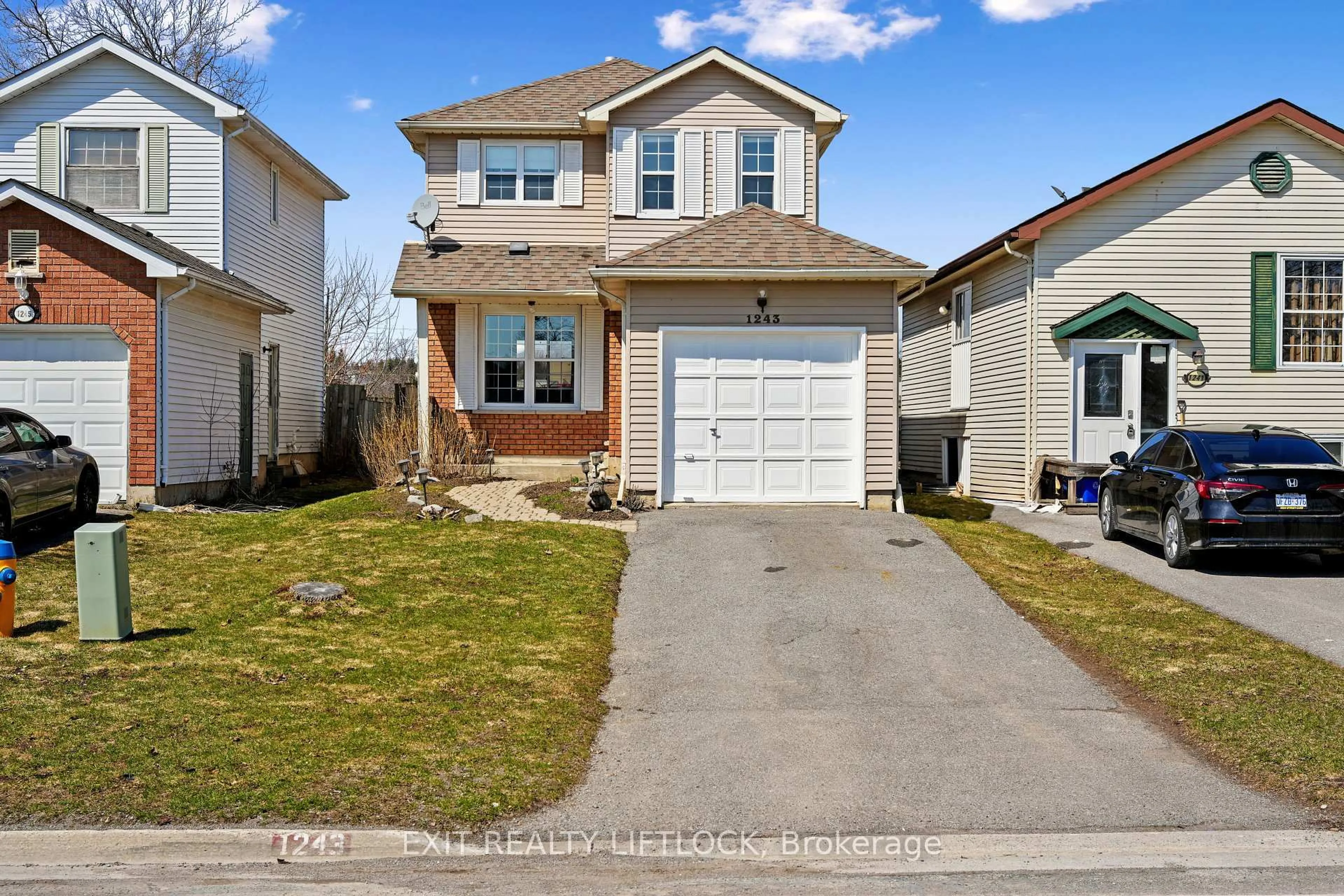 Home with vinyl exterior material, street for 1243 Huntington Circ, Peterborough Ontario K9K 2B4