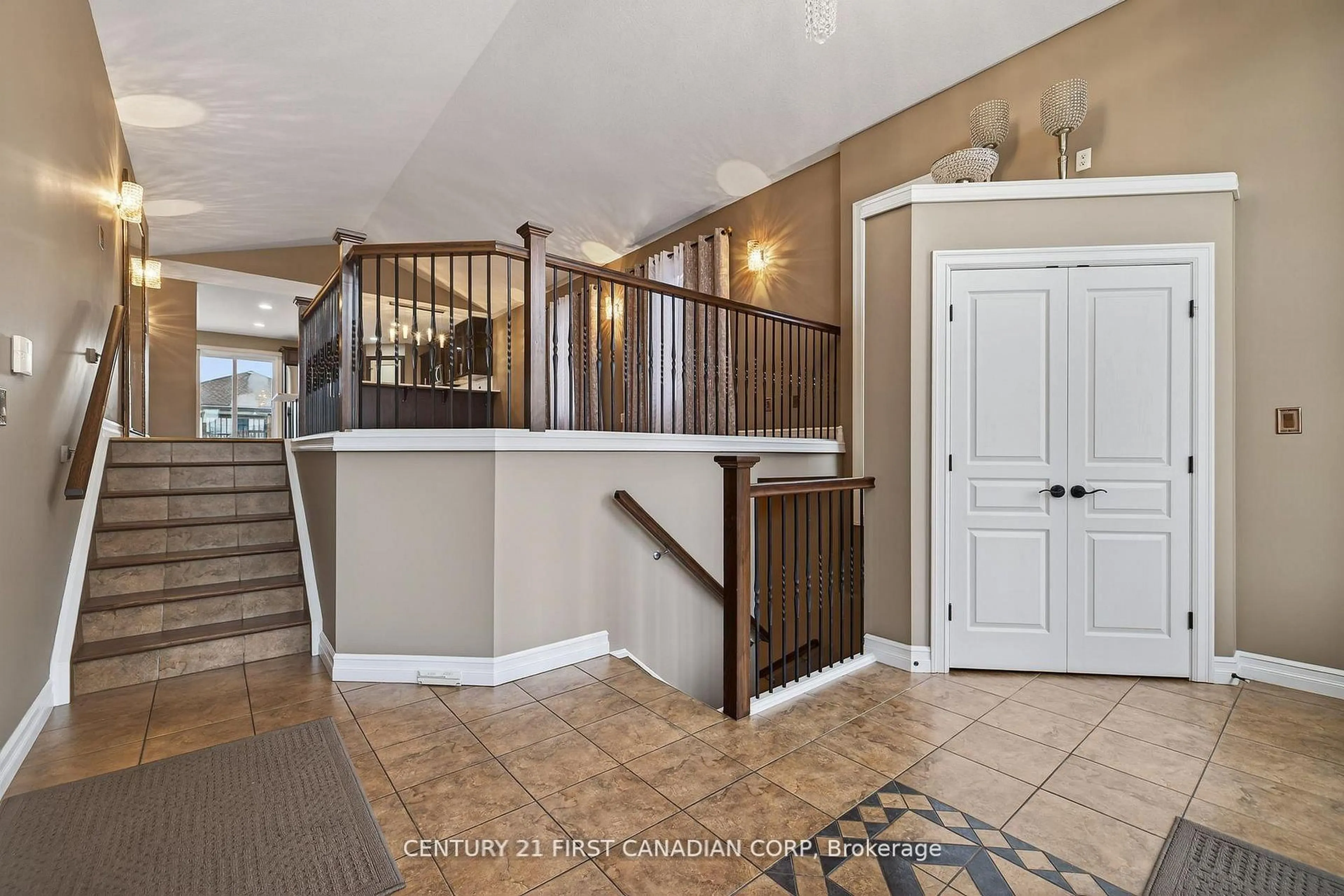 Indoor foyer for 167 Tanoak Dr, London North Ontario N6G 5A1