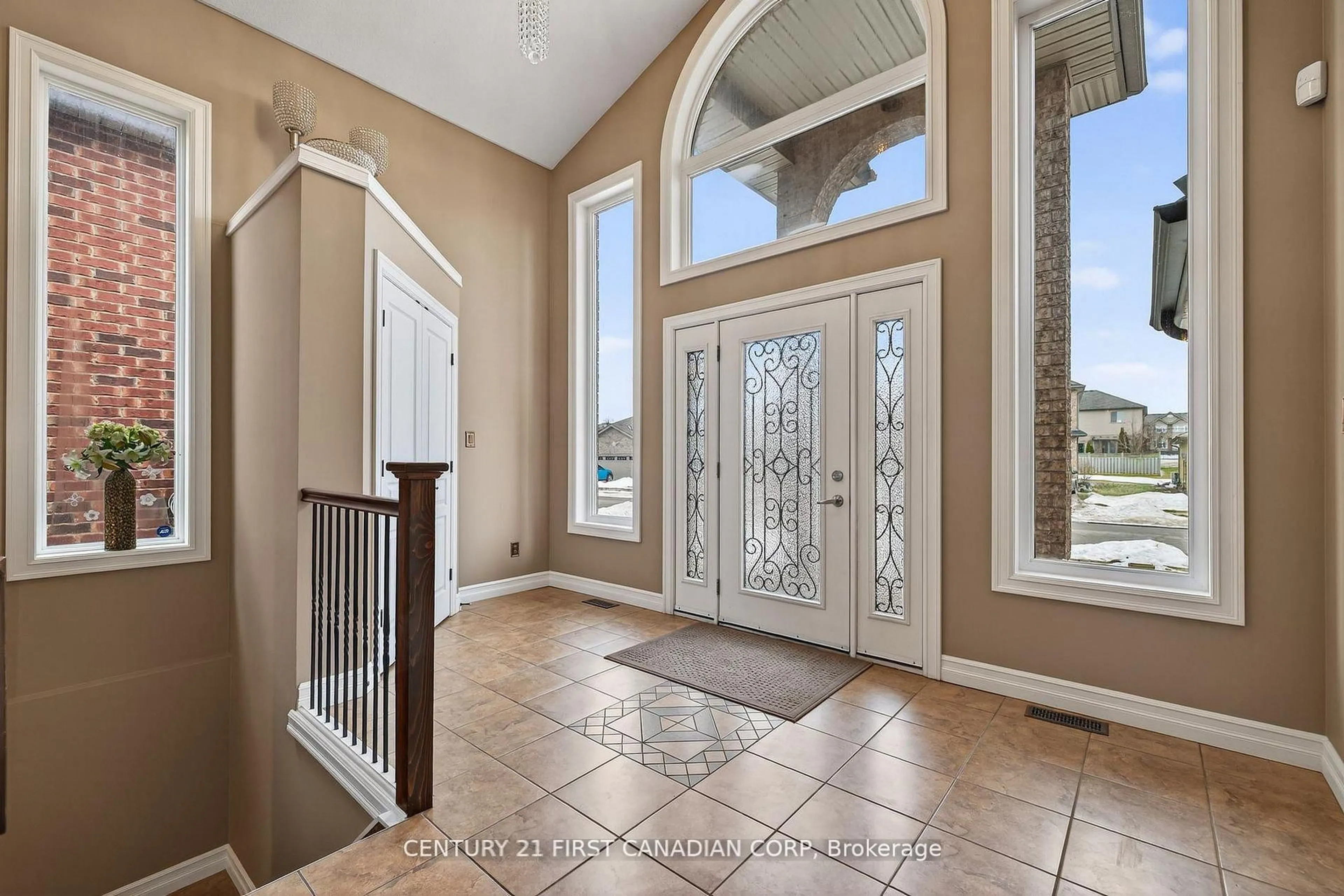Indoor entryway for 167 Tanoak Dr, London North Ontario N6G 5A1
