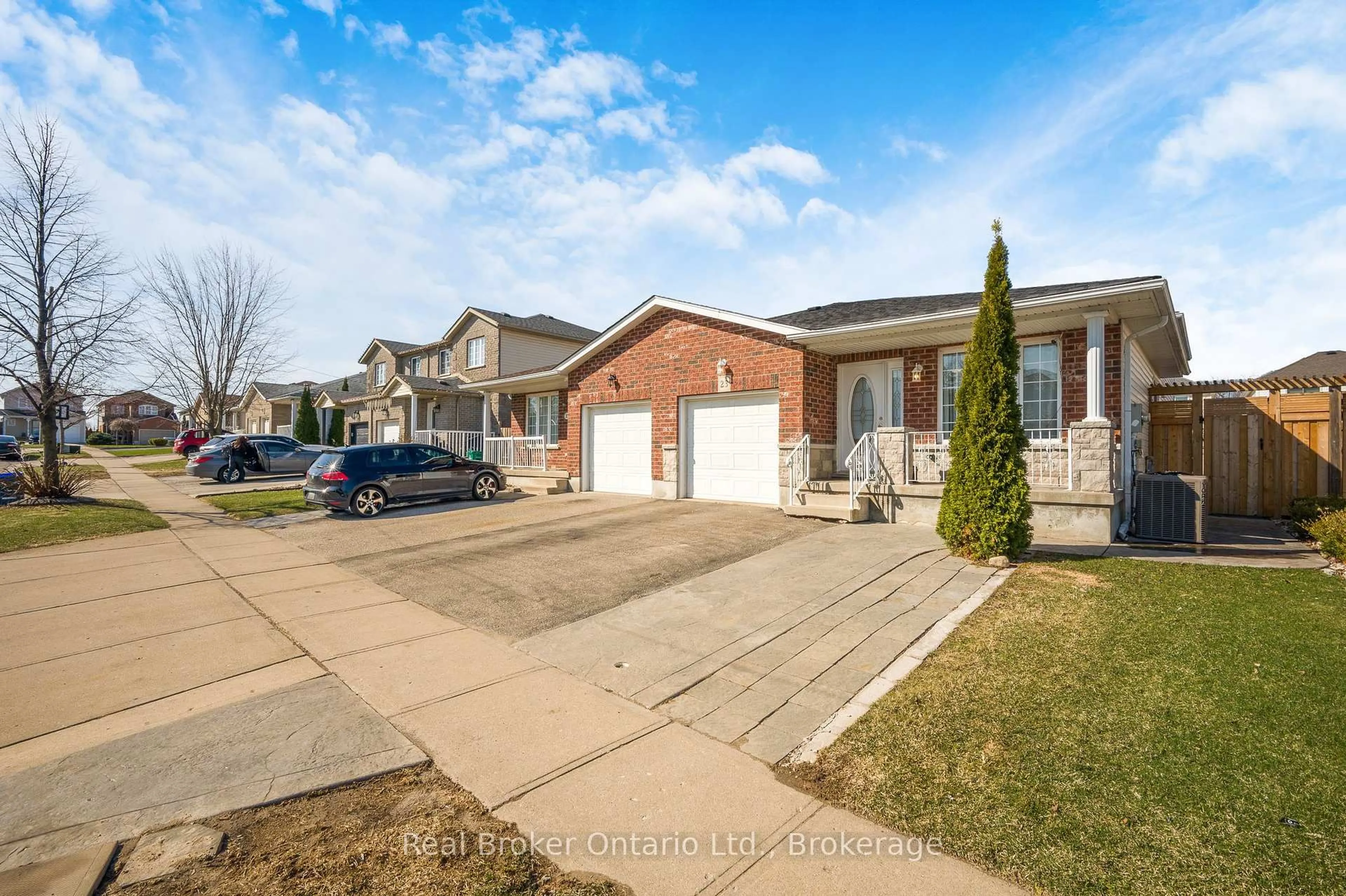 A pic from outside/outdoor area/front of a property/back of a property/a pic from drone, street for 23 Mosser Dr, Cambridge Ontario N1P 1J1