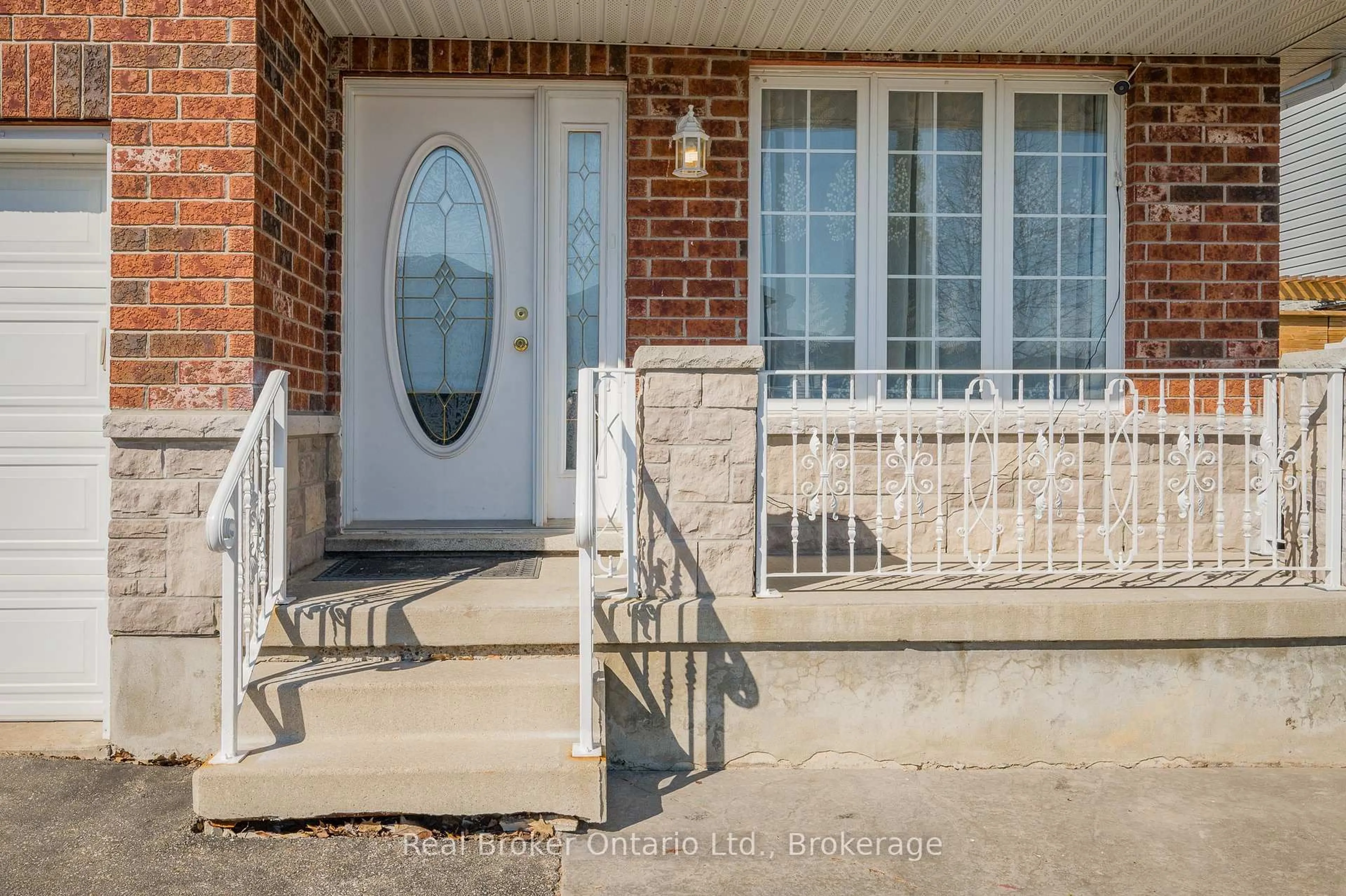Indoor entryway for 23 Mosser Dr, Cambridge Ontario N1P 1J1