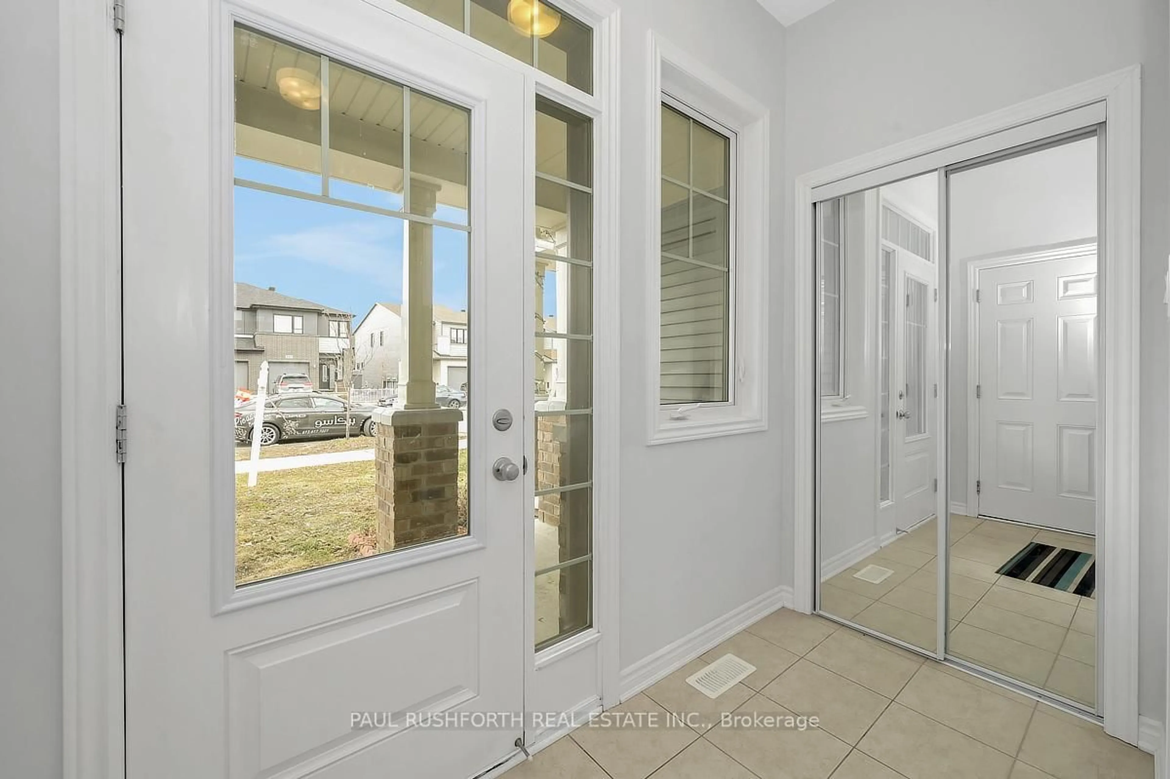 Indoor entryway for 422 Cope Dr, Ottawa Ontario K2V 0P8