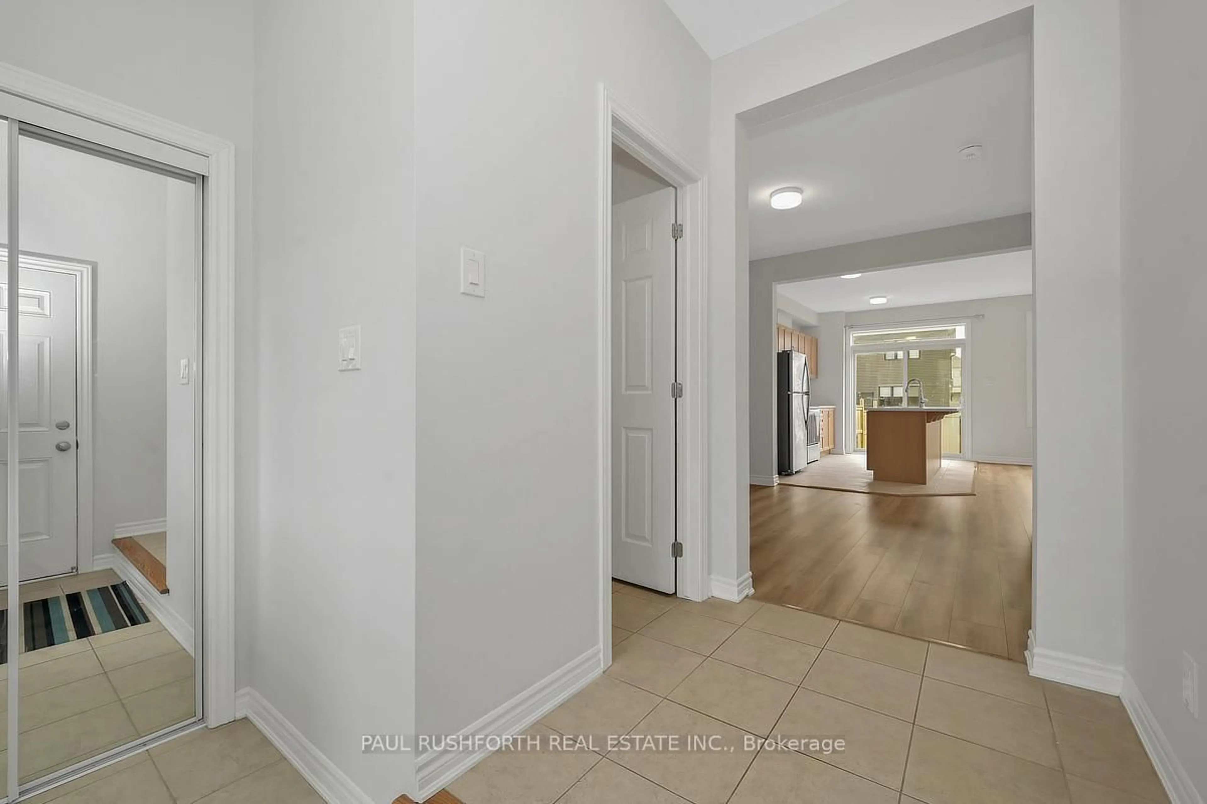 Indoor foyer for 422 Cope Dr, Ottawa Ontario K2V 0P8